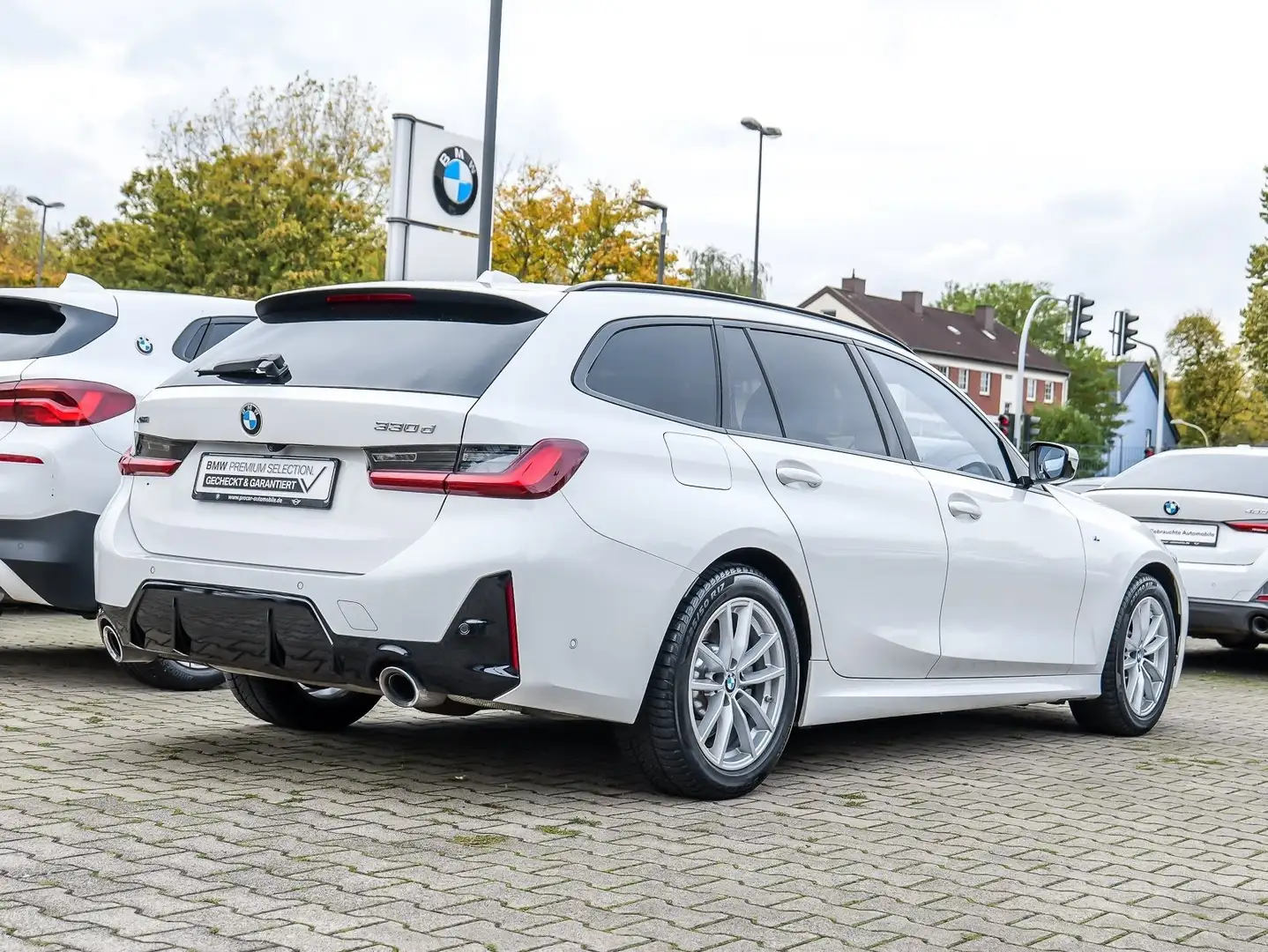 BMW 330 d xDrive Touring M Sport LCI Pano ACC PA+ LED HiFi Weiß - 2