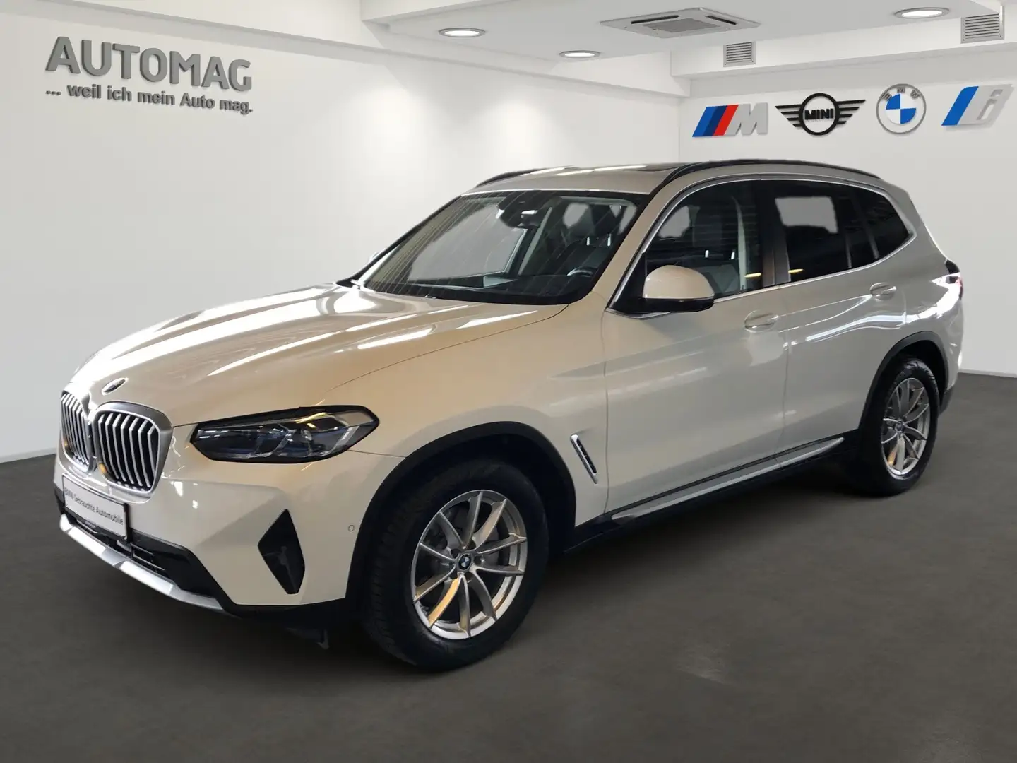 BMW X3 xDrive20d Laser*HeadUp*DriveAssist*Stop&Go*Panoram Weiß - 1