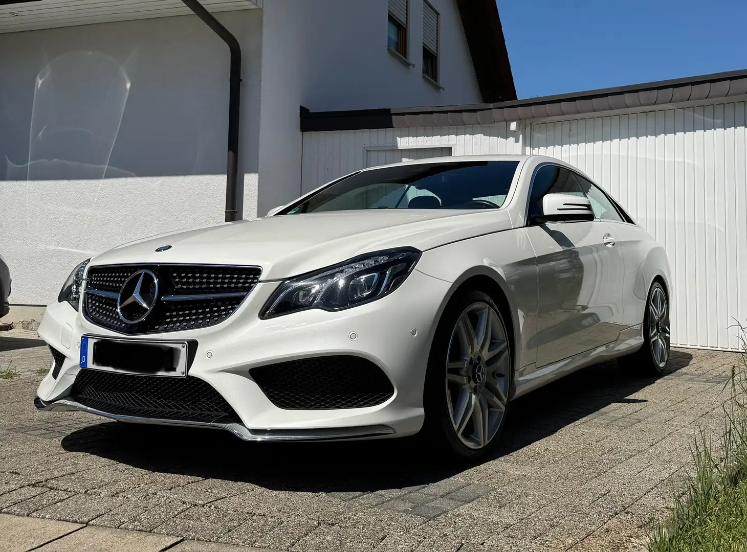 Mercedes-Benz E 250 E-Klasse Coupe Amg Paket Weiß - 1