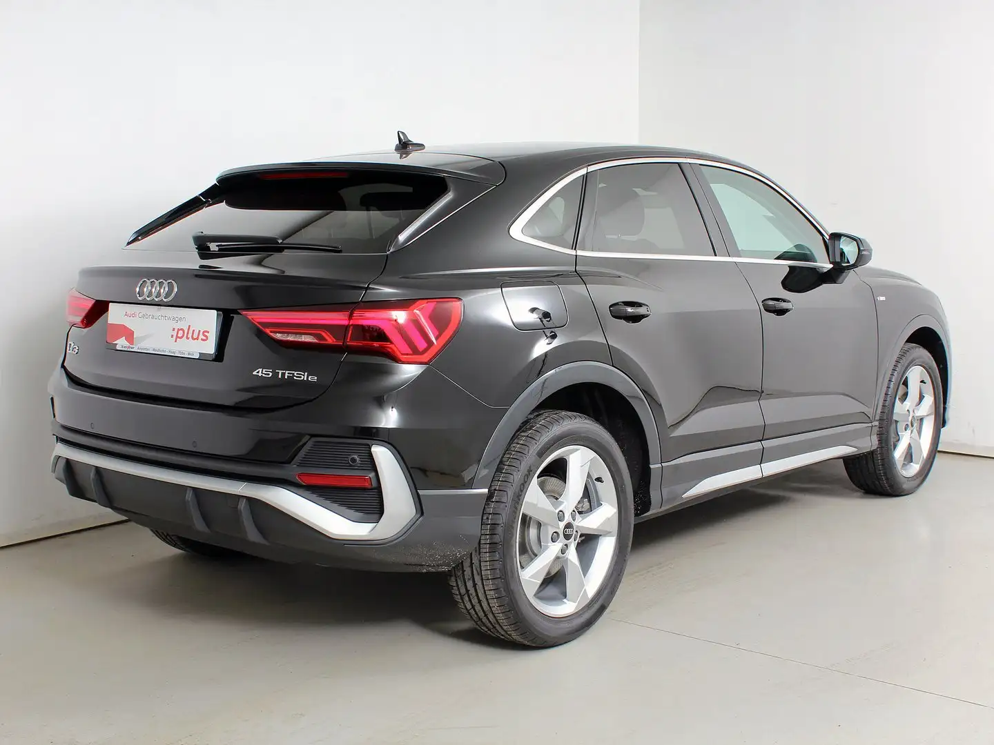 Audi Q3 e-tron 45 TFSI e S line ext Schwarz - 2