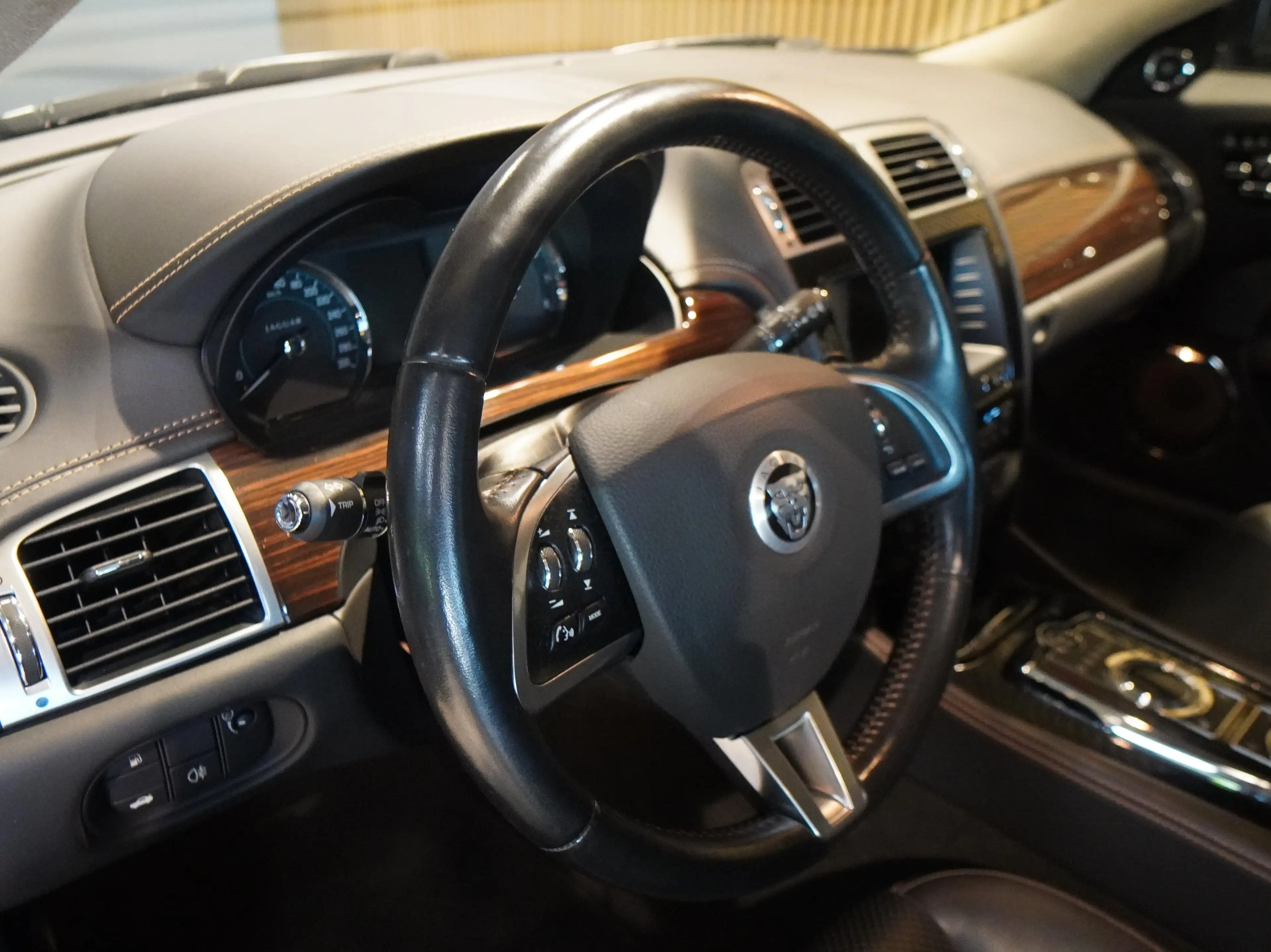 Jaguar XK 5.0 V8 Portfolio Coupe*Facelift*BRD Fzg*20"Alu* — photo 6