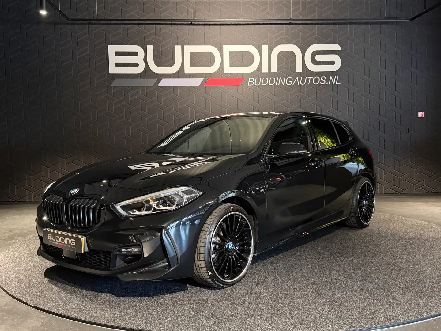 BMW 120 1-serie 120i Business Ed | M-sport | Leder | CarPl Noir - 1