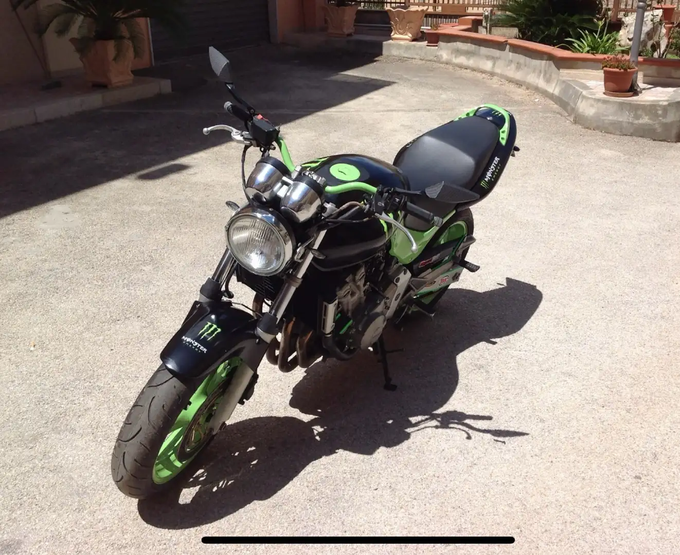 Honda Hornet 600cc - 1