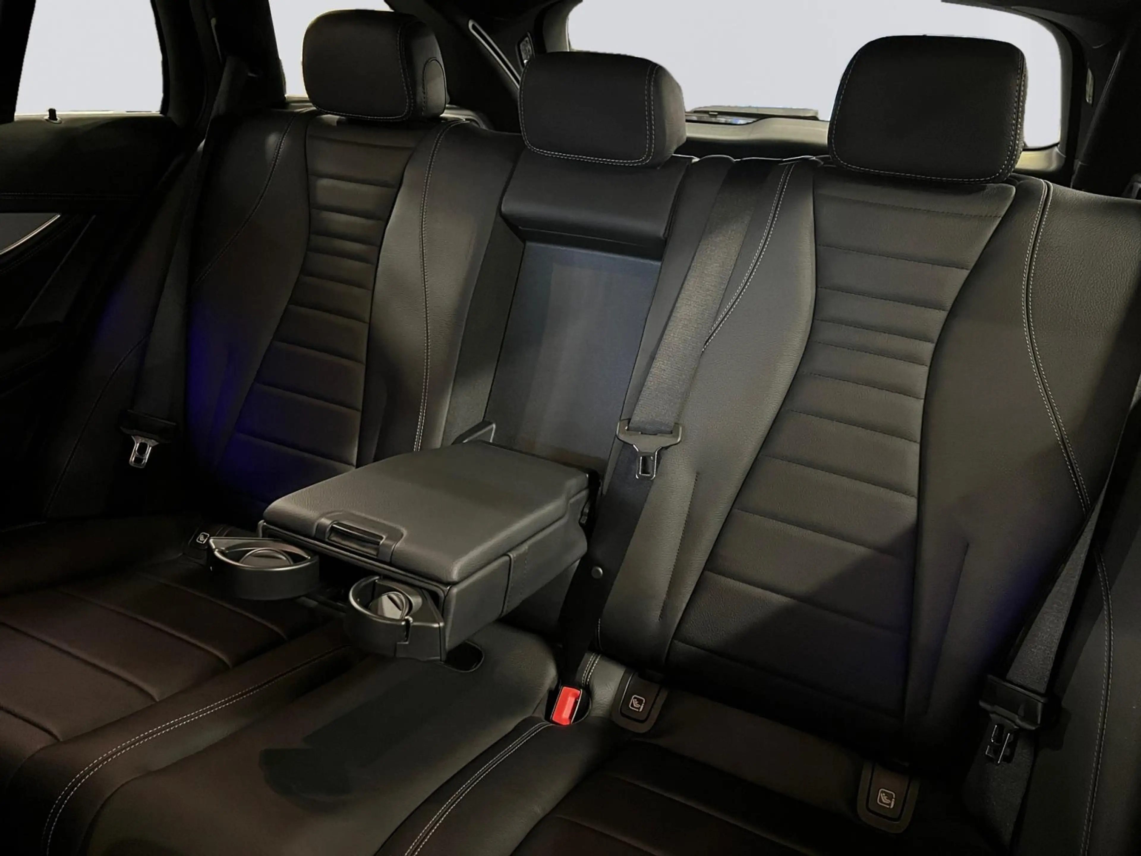 Mercedes-Benz E 220 Classe d Break AMG Line — photo 19