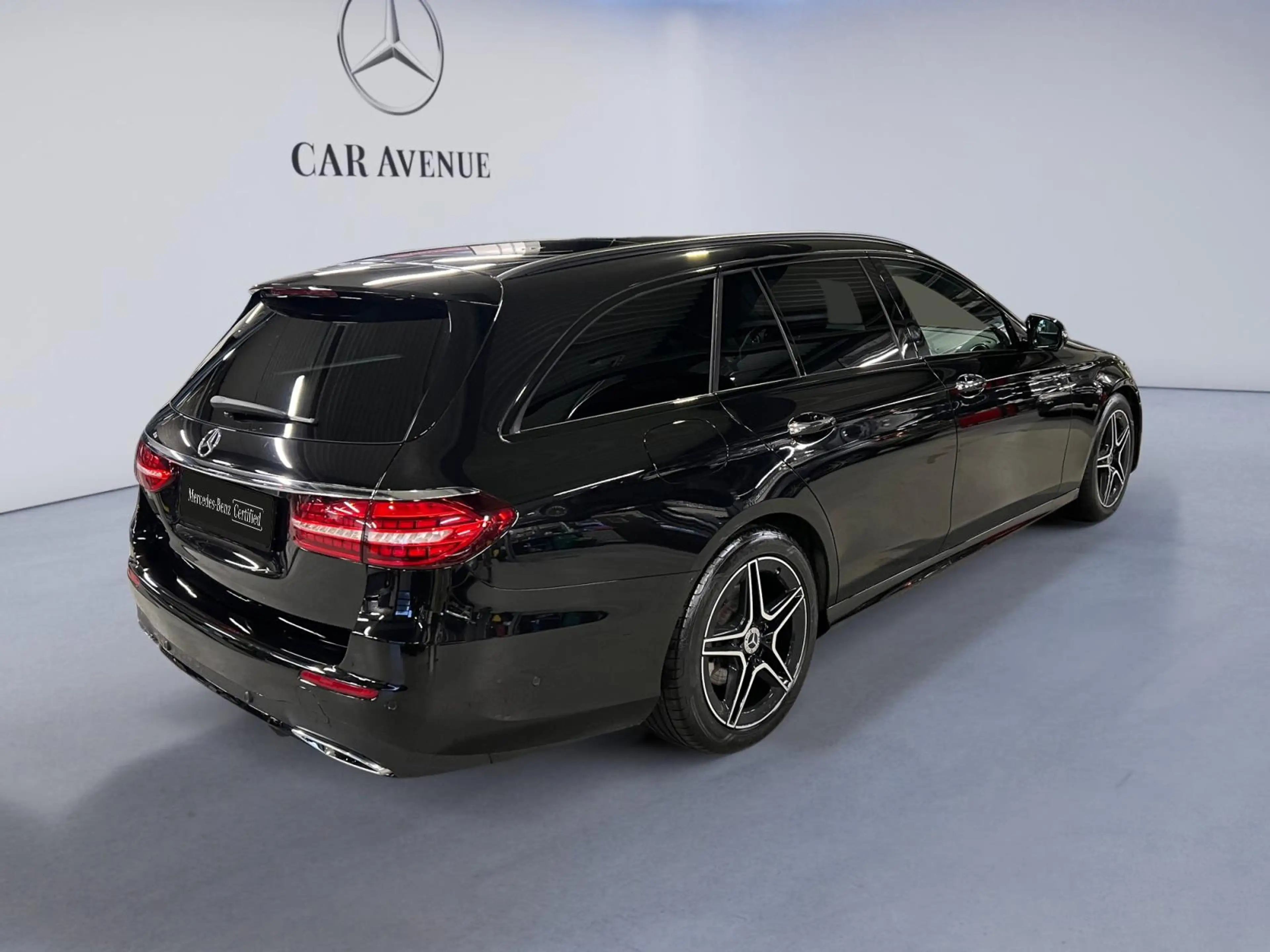 Mercedes-Benz E 220 Classe d Break AMG Line — photo 6