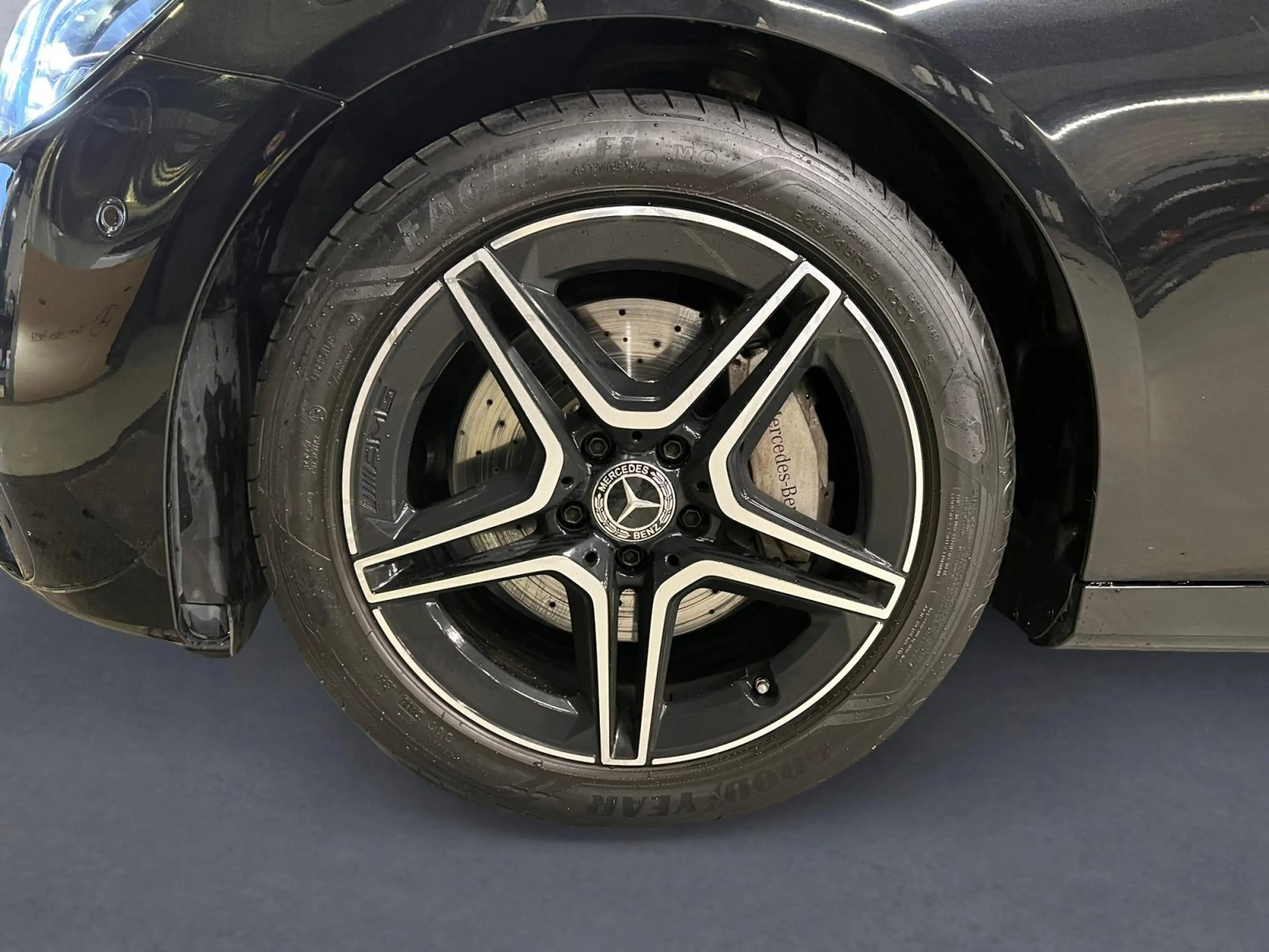 Mercedes-Benz E 220 Classe d Break AMG Line — photo 3
