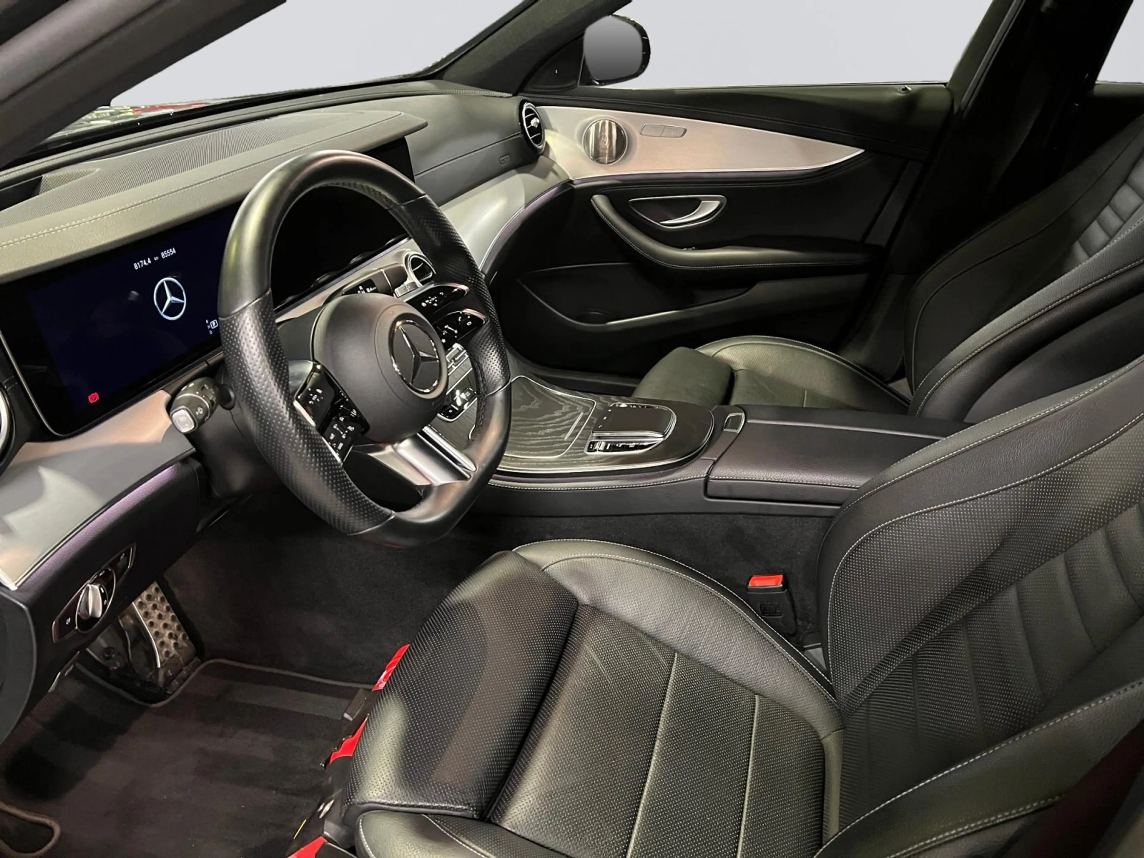 Mercedes-Benz E 220 Classe d Break AMG Line — photo 11