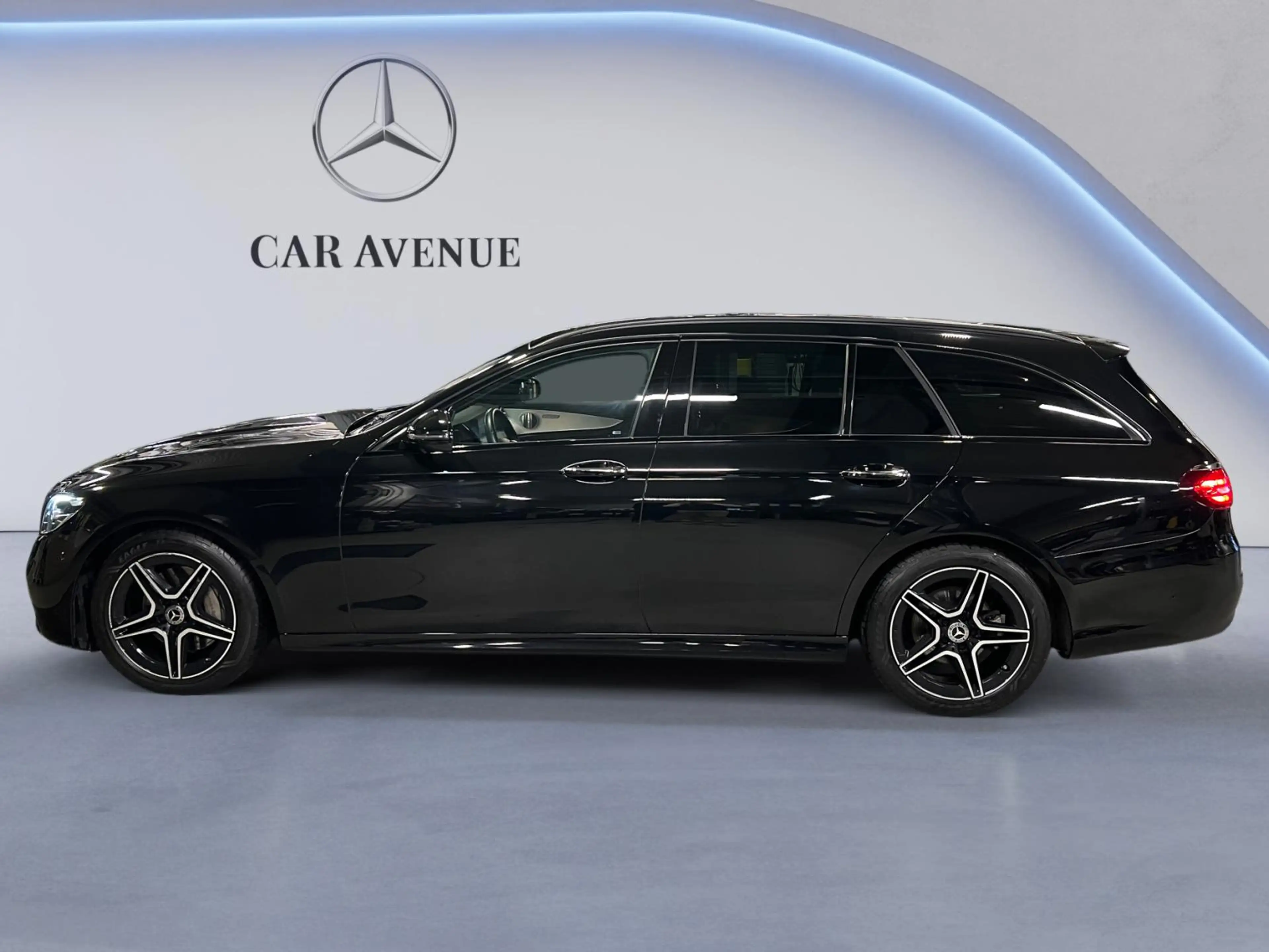 Mercedes-Benz E 220 Classe d Break AMG Line — photo 2
