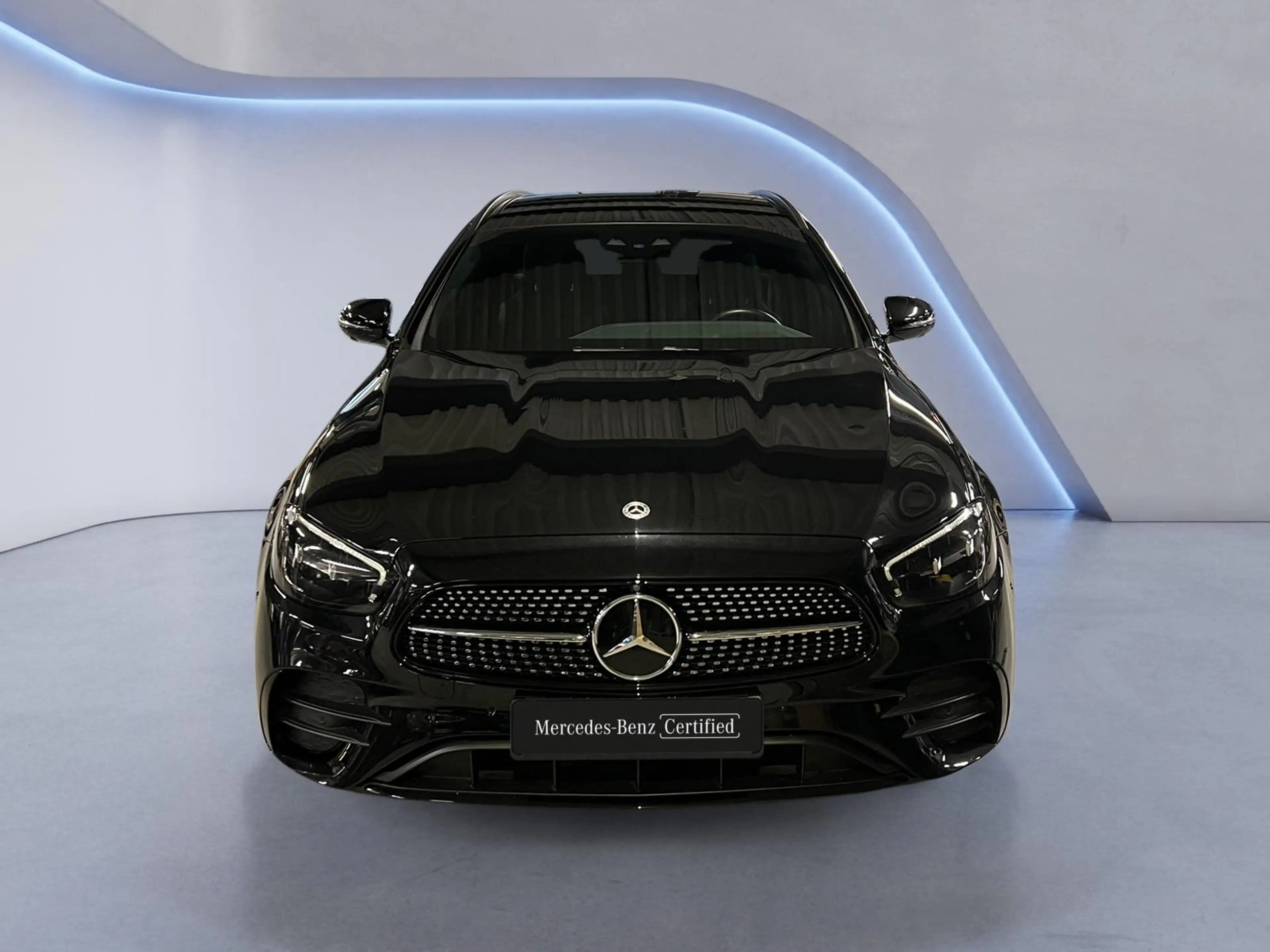 Mercedes-Benz E 220 Classe d Break AMG Line — photo 9