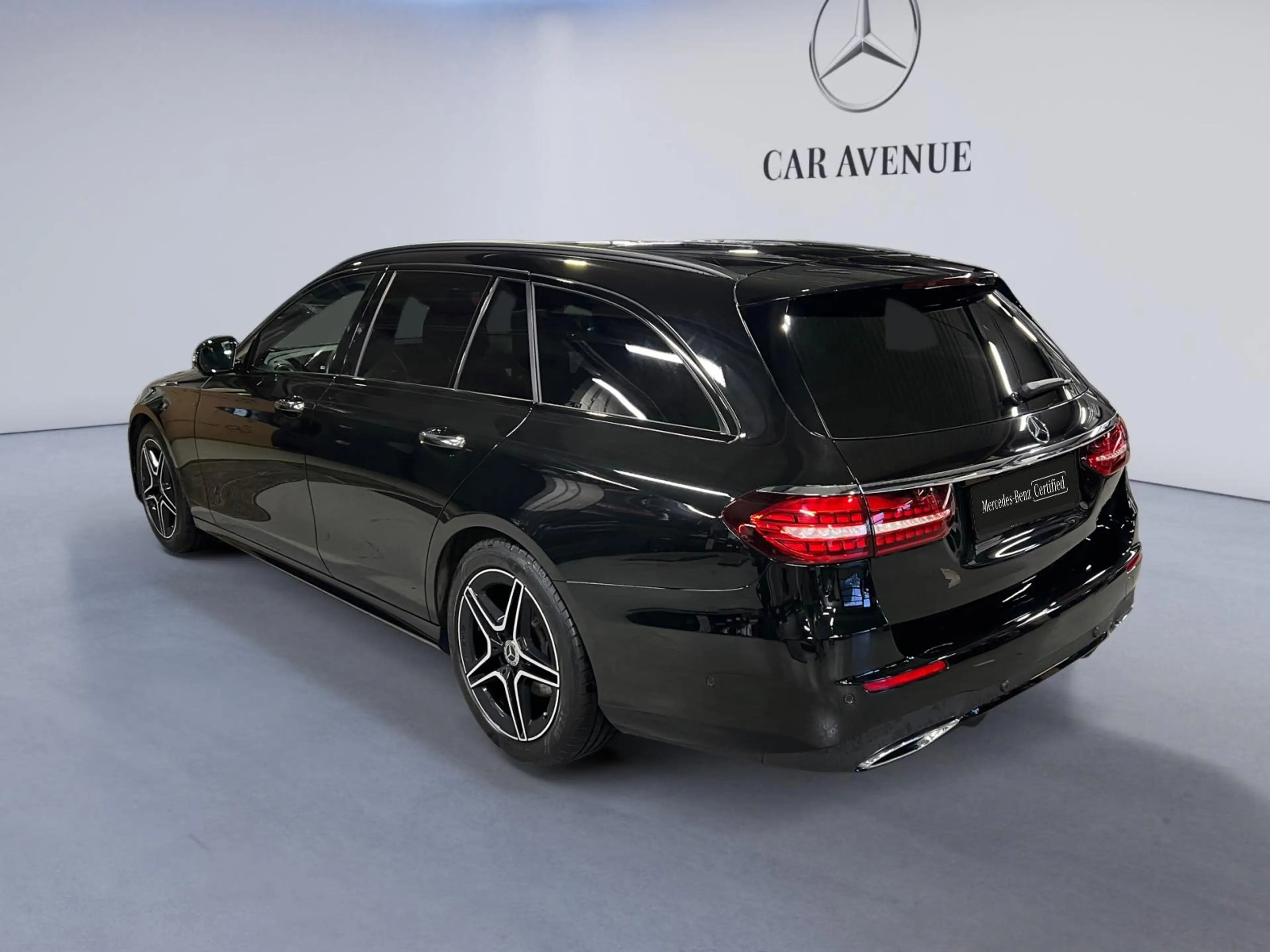 Mercedes-Benz E 220 Classe d Break AMG Line — photo 4
