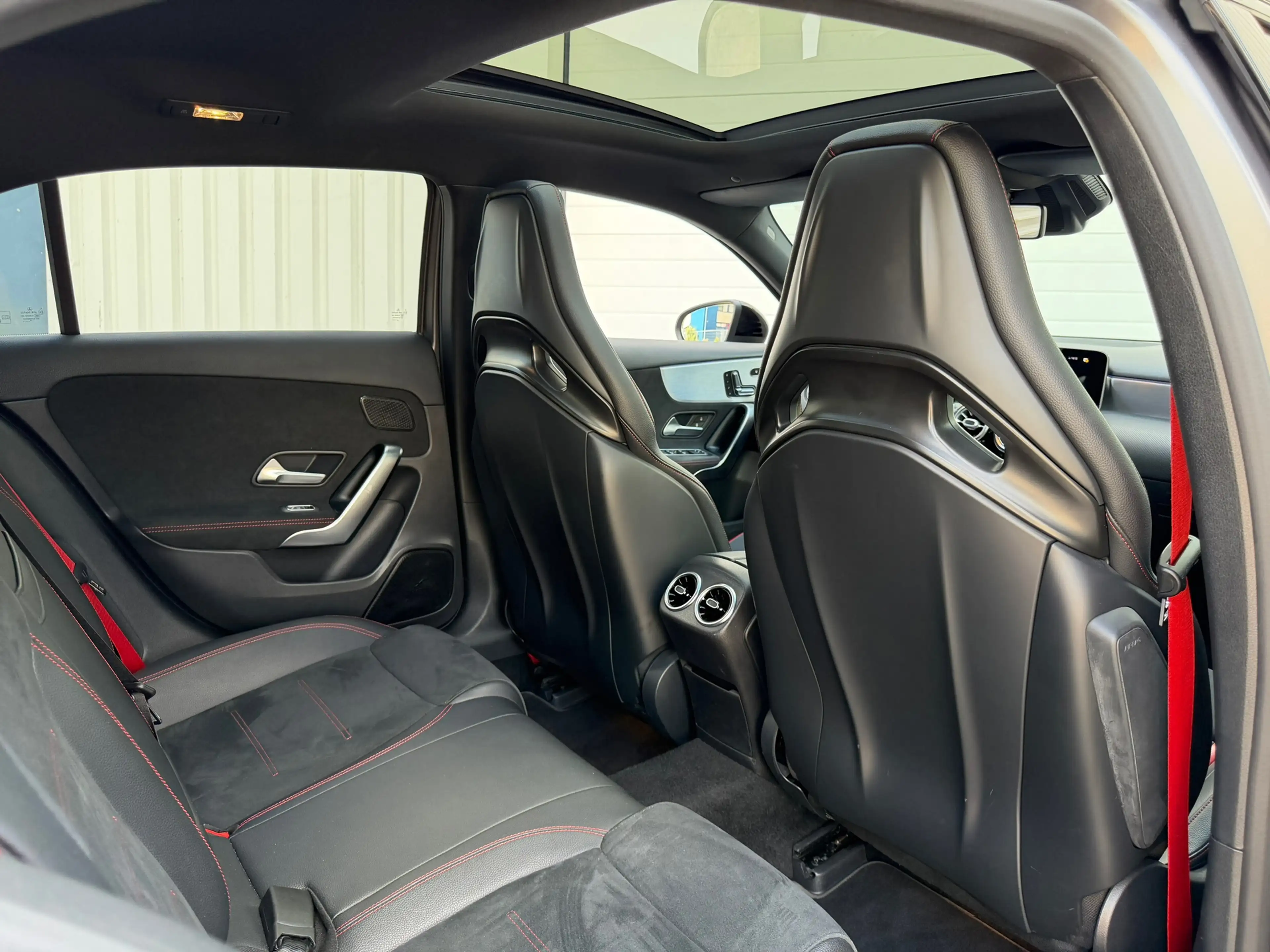 Mercedes-Benz A 45 AMG S 4MATIC+ Pano|Memory|Carplay|421PK|Driver's Packa — photo 17