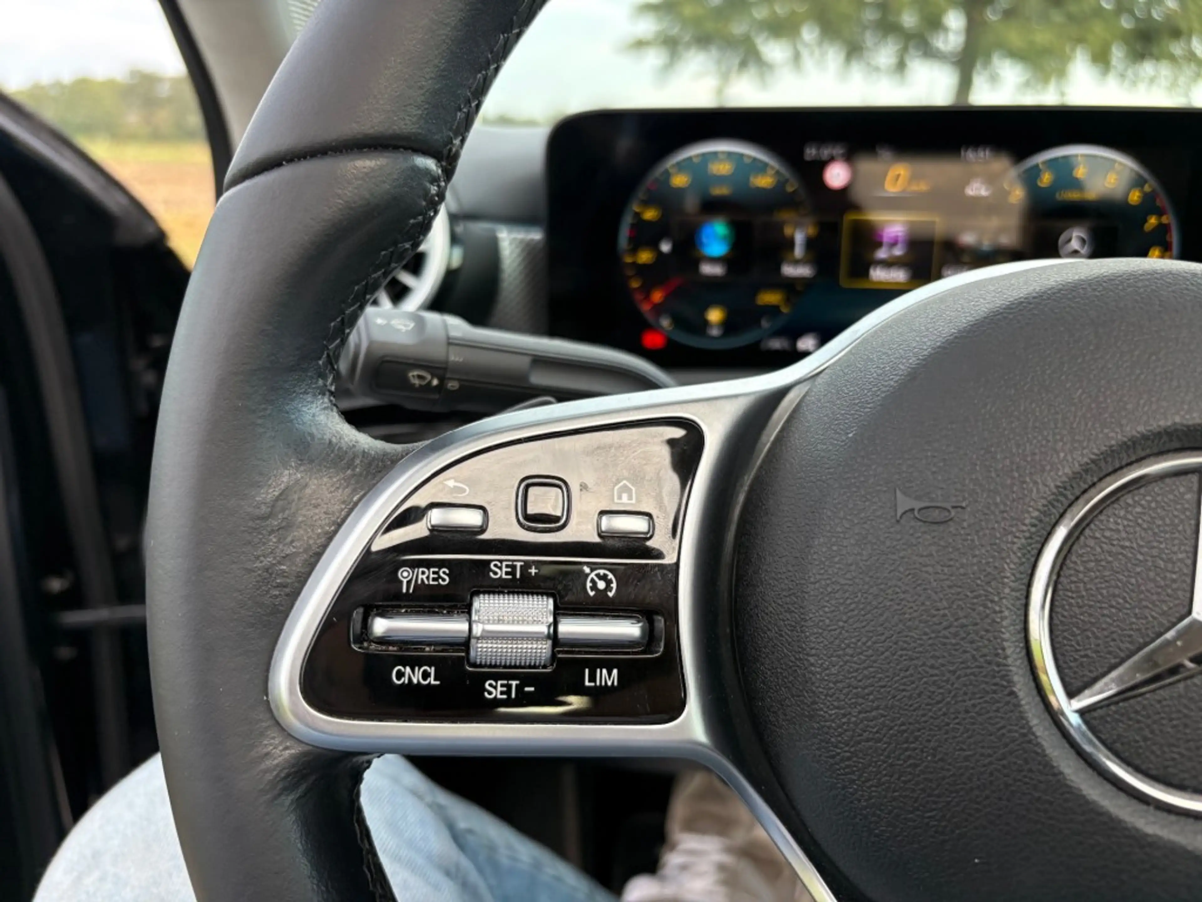 Mercedes-Benz A 250 250e / BUSINESS SOLUTION / PANO / TOPSTAAT / VOL — photo 9