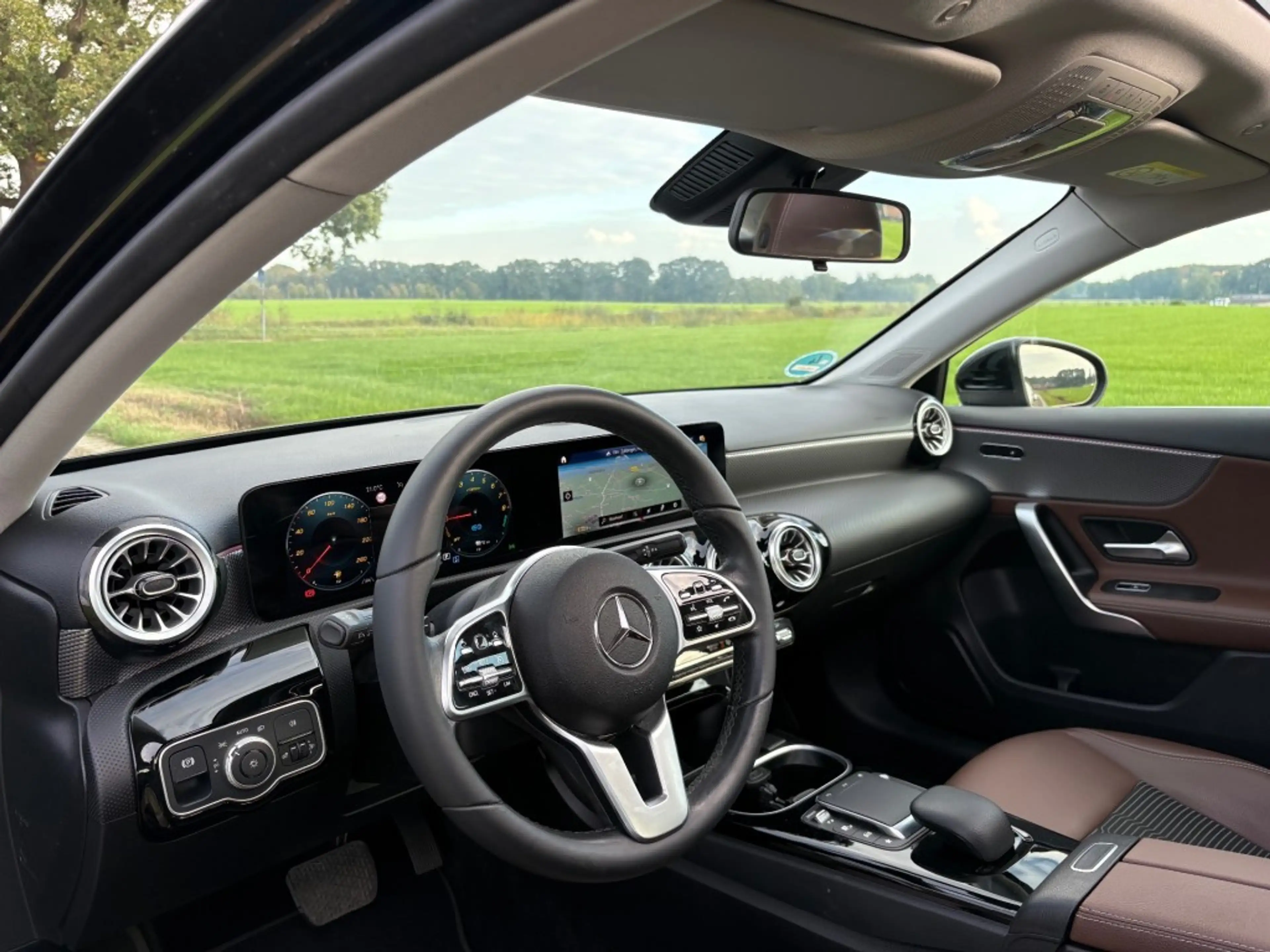 Mercedes-Benz A 250 250e / BUSINESS SOLUTION / PANO / TOPSTAAT / VOL — photo 6