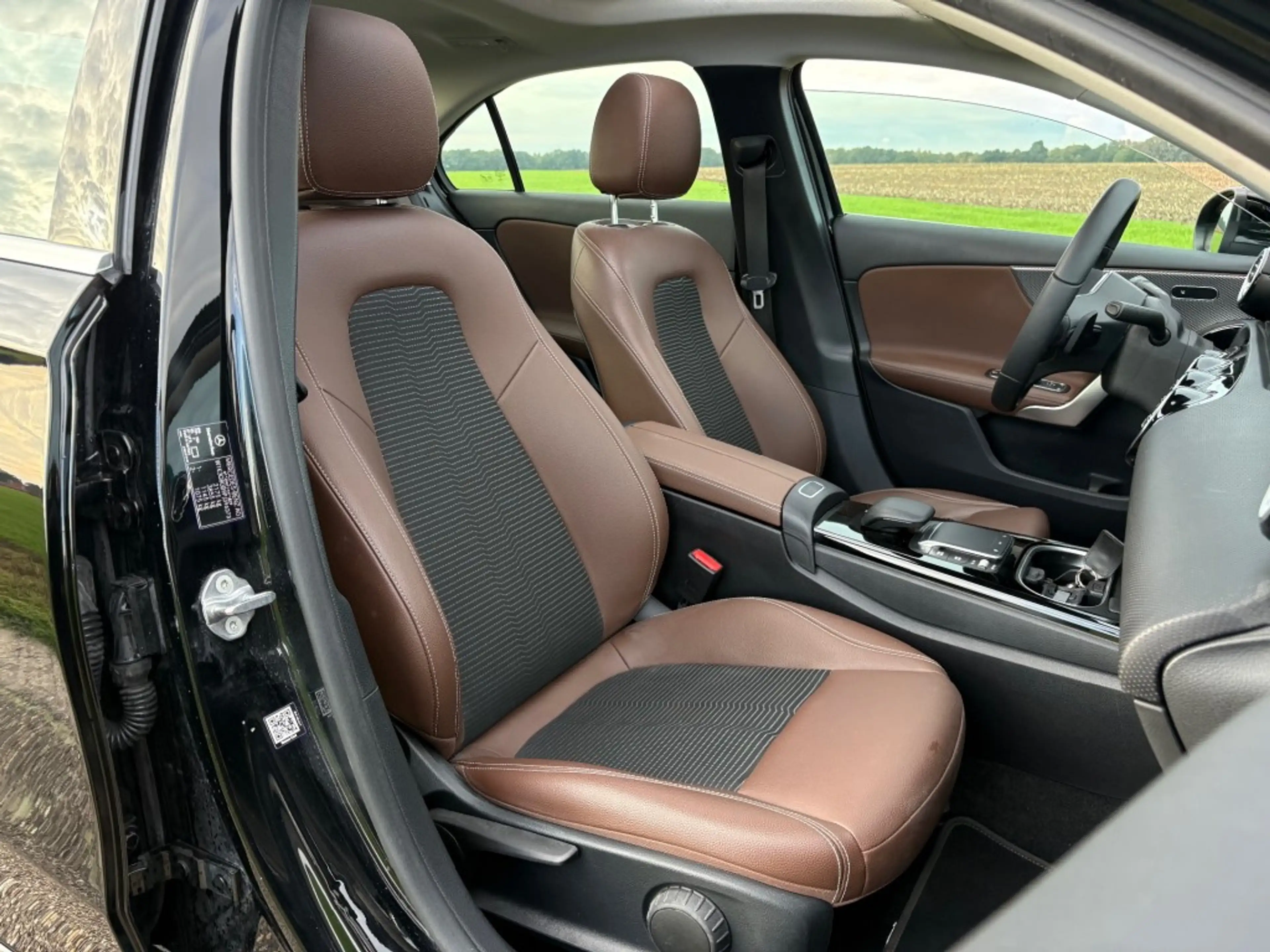 Mercedes-Benz A 250 250e / BUSINESS SOLUTION / PANO / TOPSTAAT / VOL — photo 15