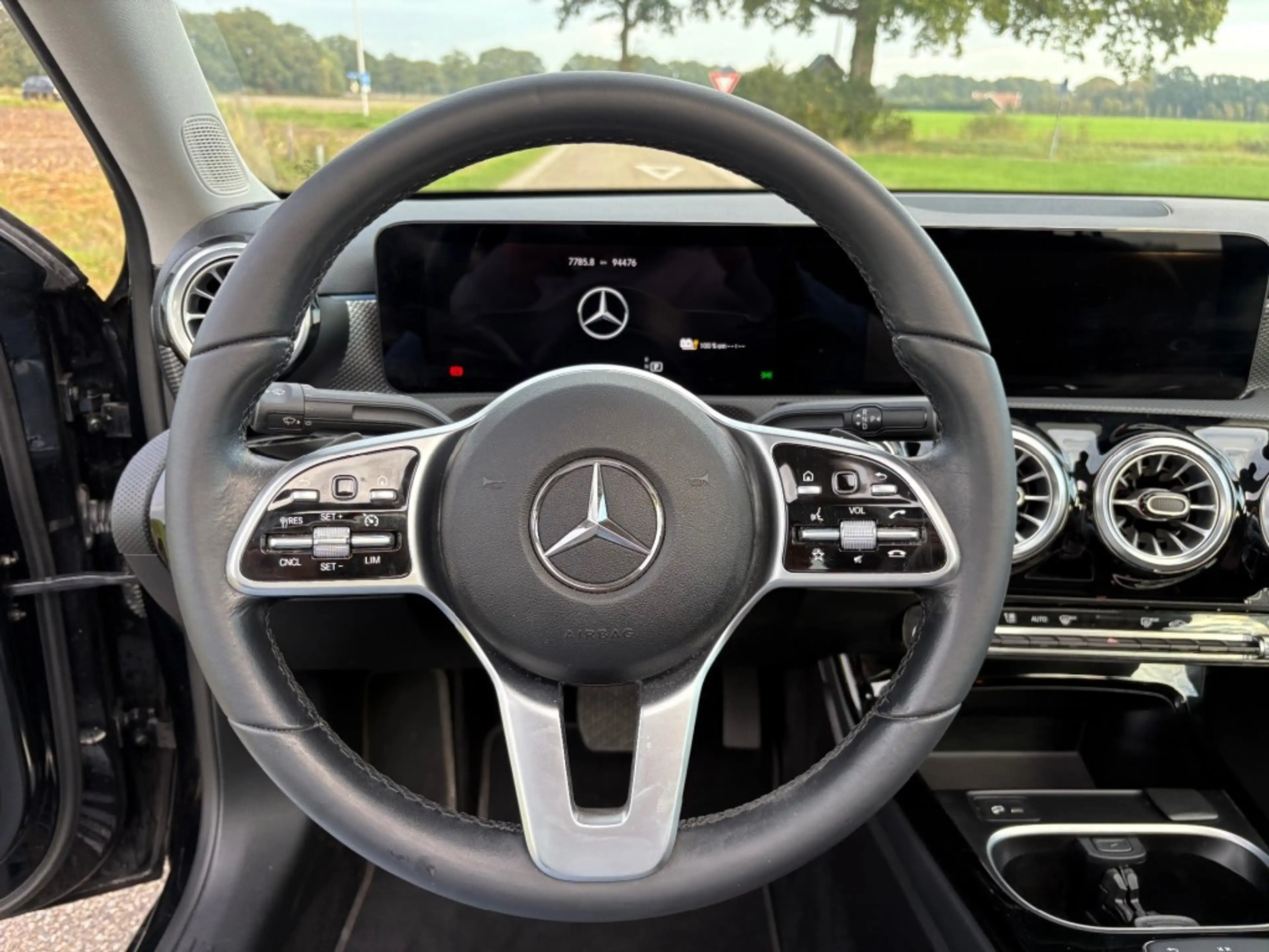 Mercedes-Benz A 250 250e / BUSINESS SOLUTION / PANO / TOPSTAAT / VOL — photo 8