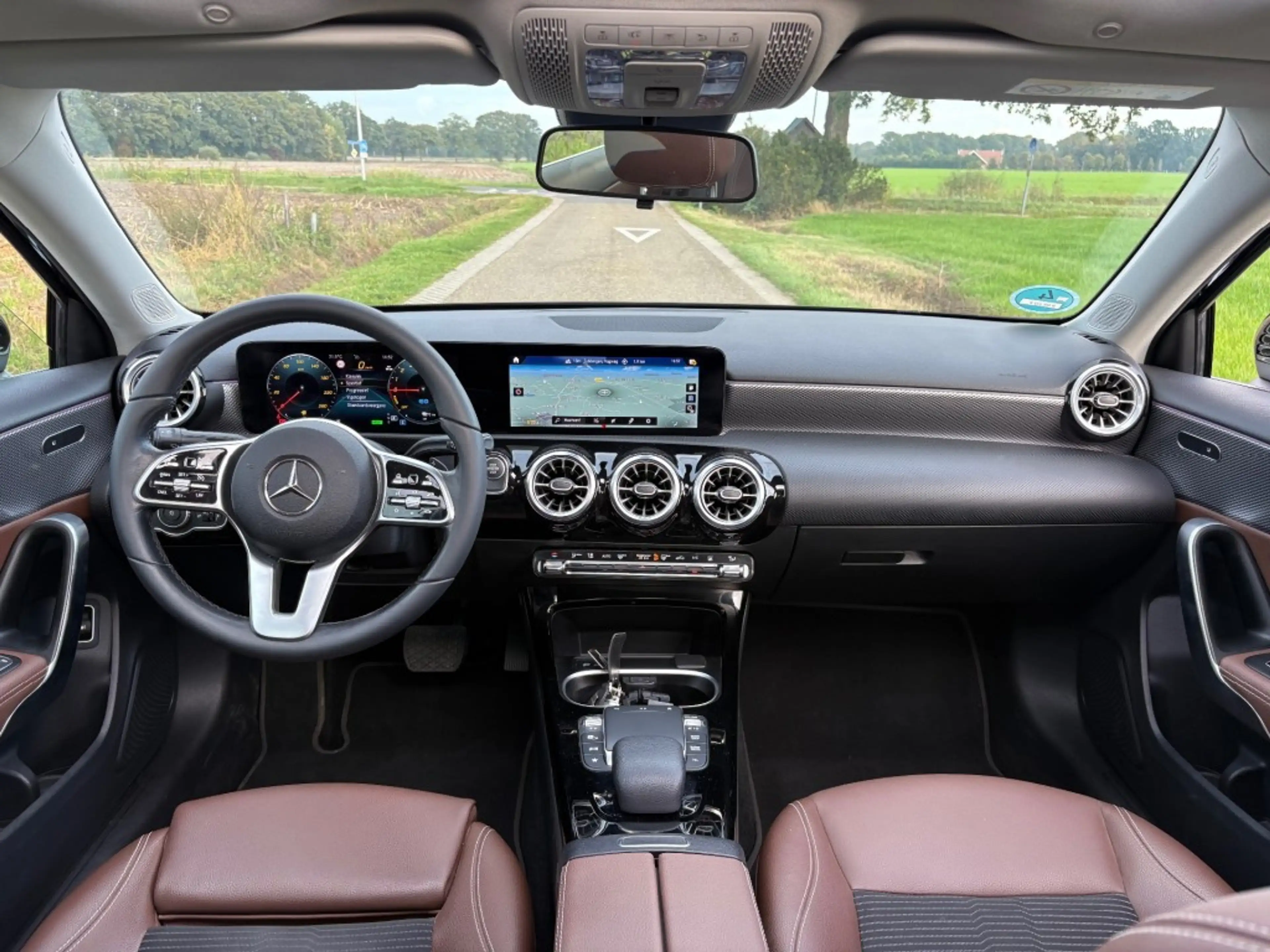 Mercedes-Benz A 250 250e / BUSINESS SOLUTION / PANO / TOPSTAAT / VOL — photo 7
