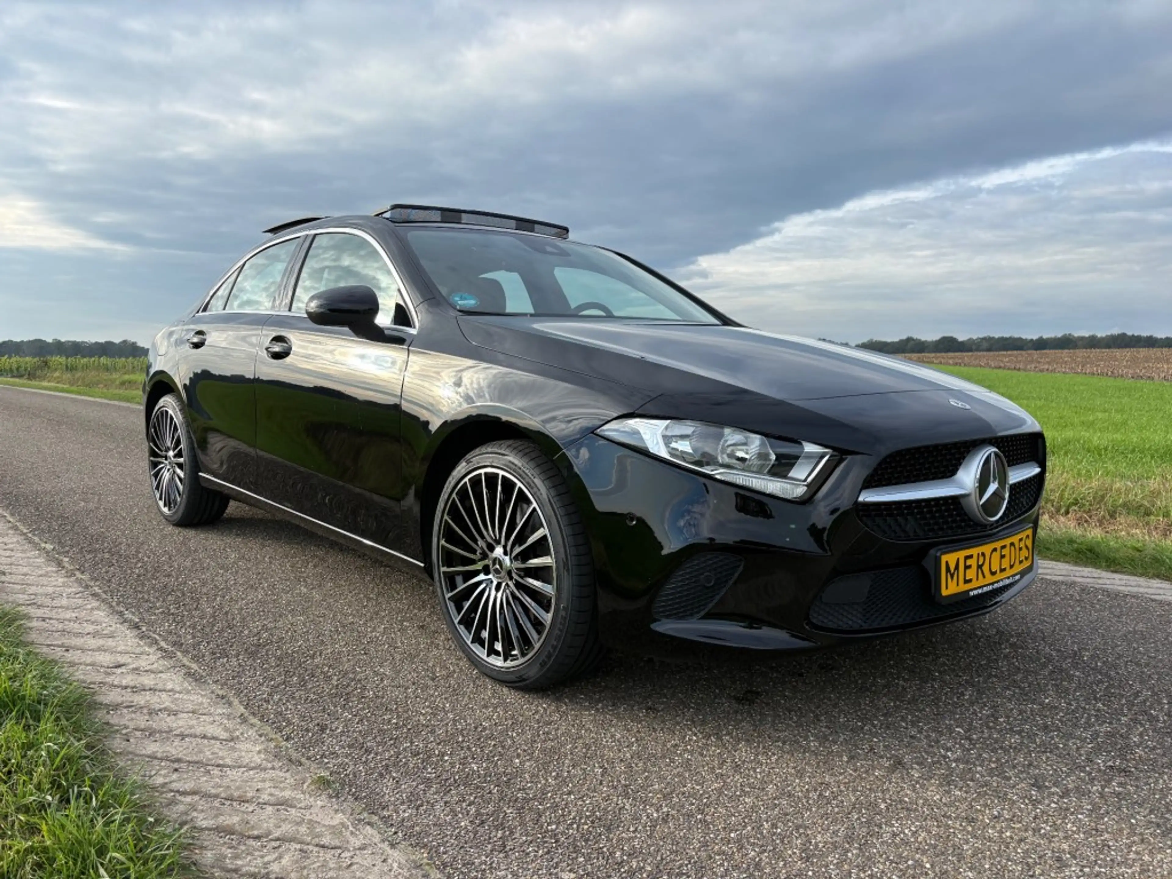 Mercedes-Benz A 250 250e / BUSINESS SOLUTION / PANO / TOPSTAAT / VOL — photo 3
