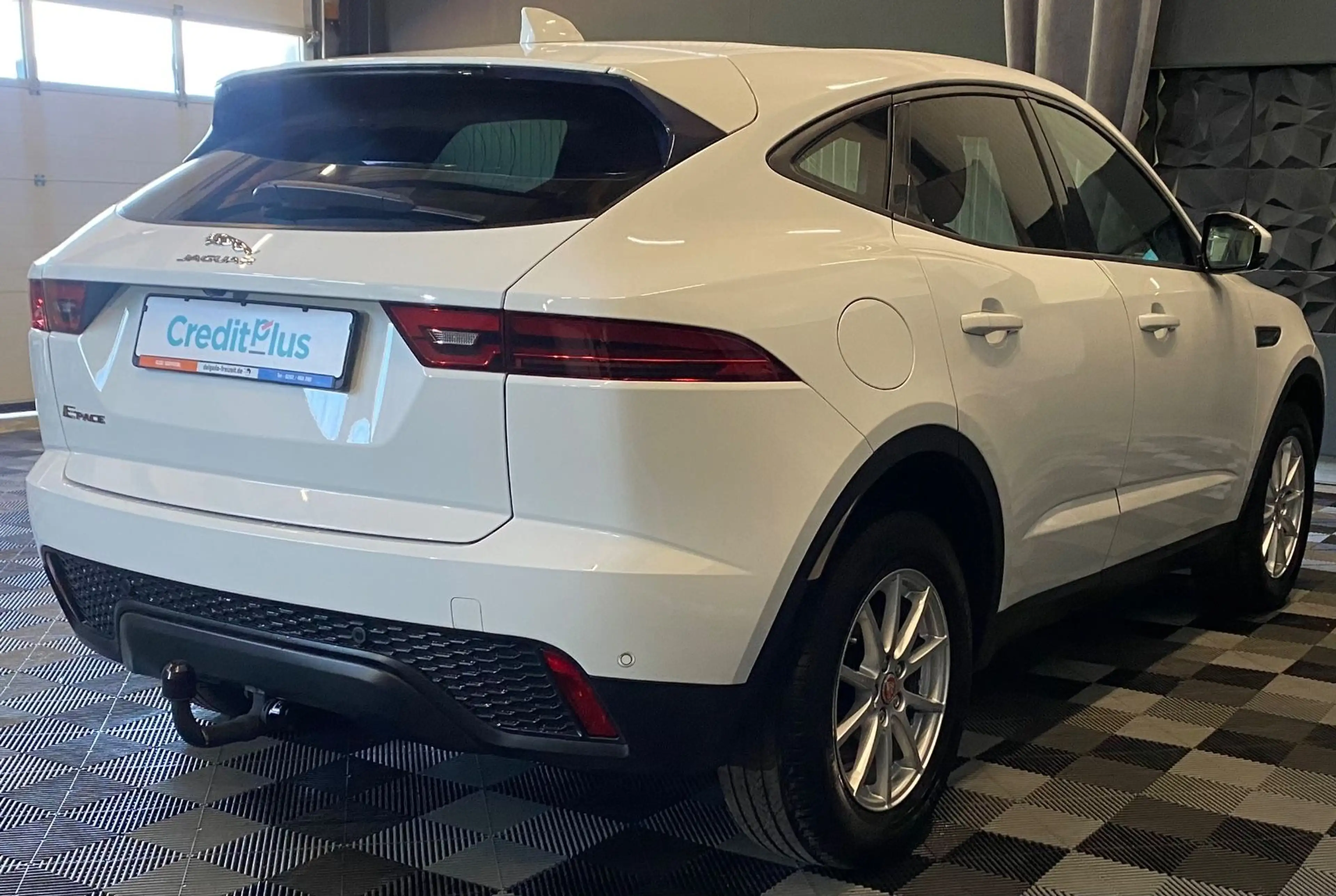 Jaguar E-Pace AHK, Kamera, Navi, LED, TÜV neu — photo 7