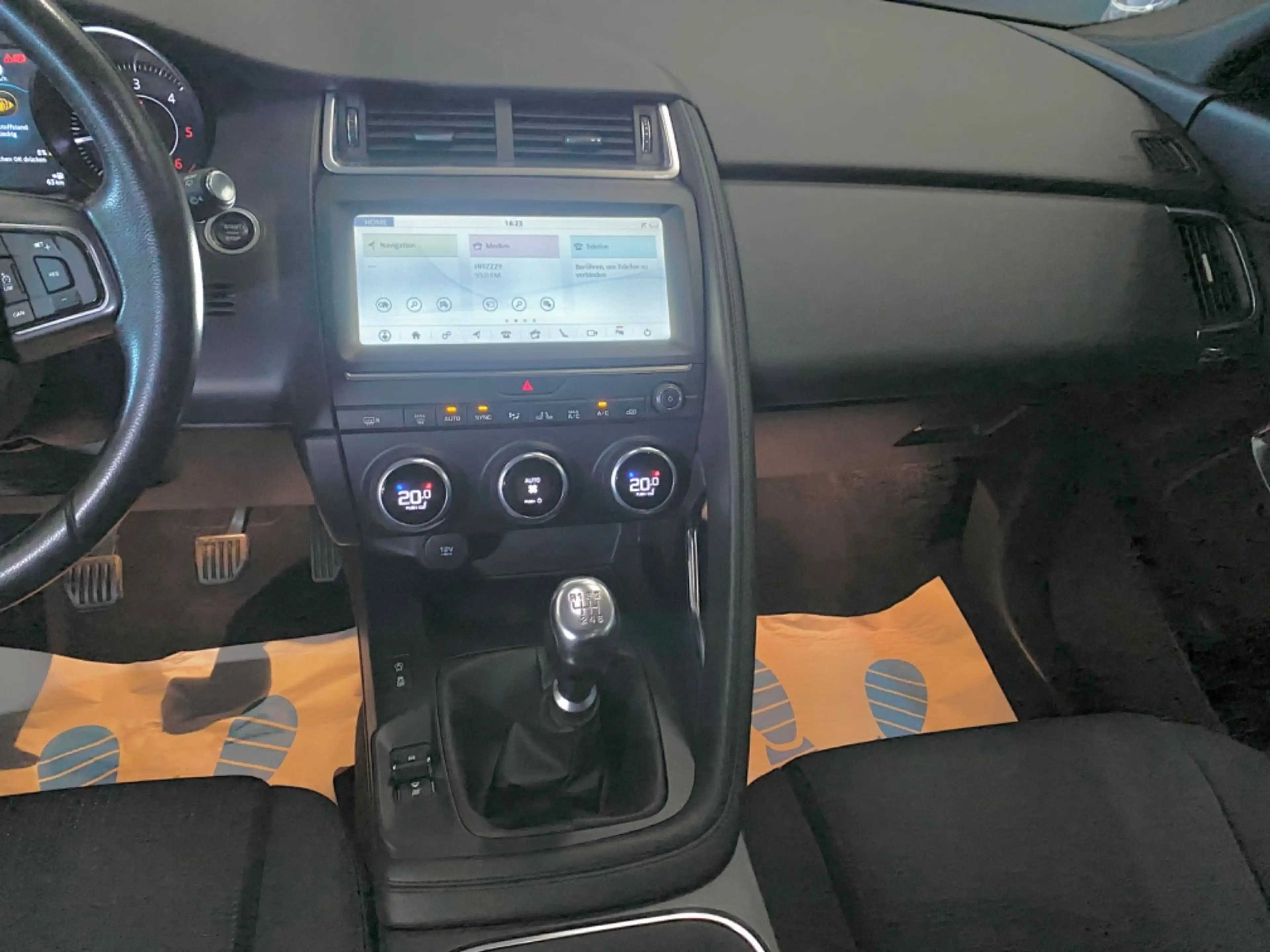 Jaguar E-Pace AHK, Kamera, Navi, LED, TÜV neu — photo 15
