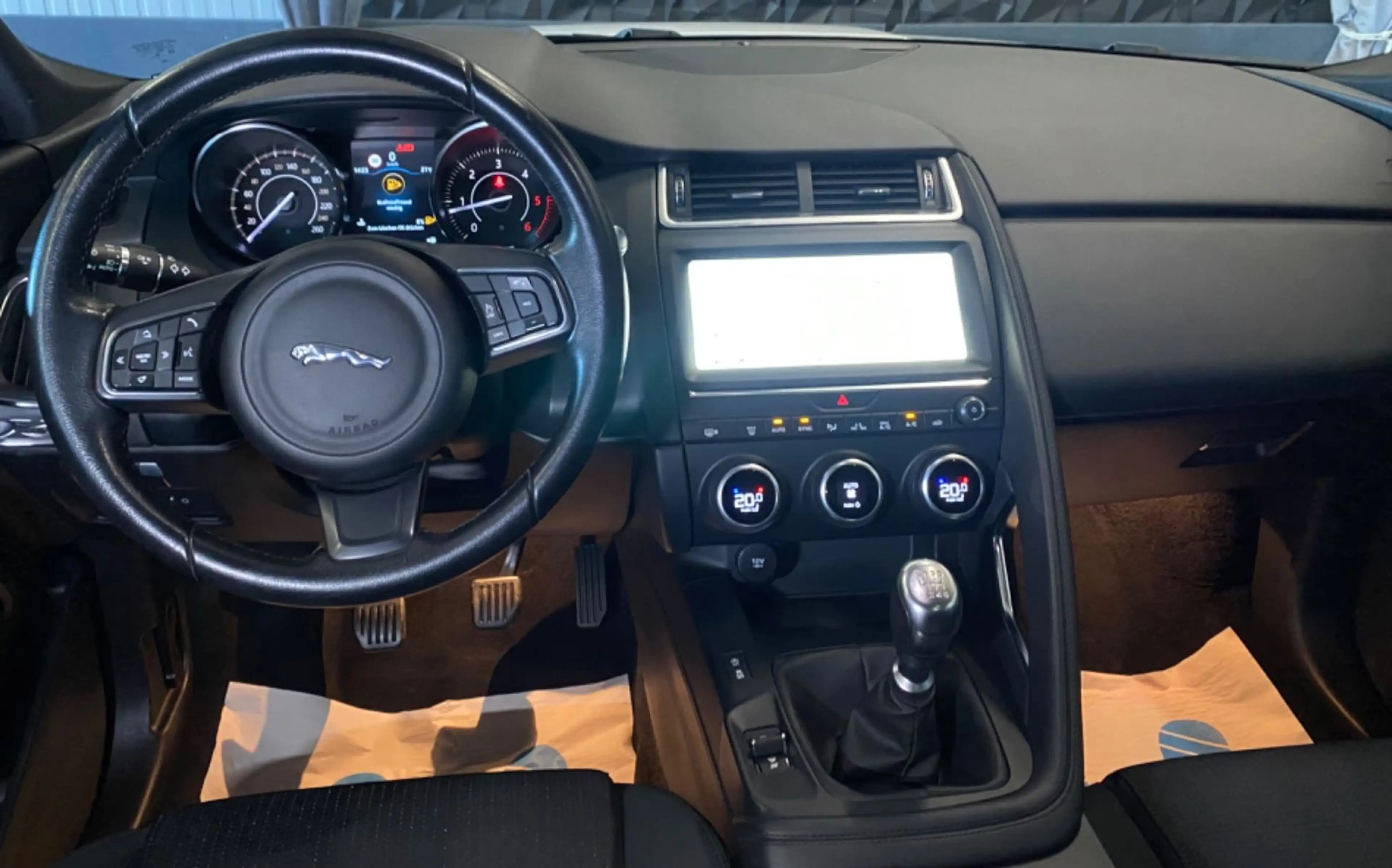 Jaguar E-Pace AHK, Kamera, Navi, LED, TÜV neu — photo 13