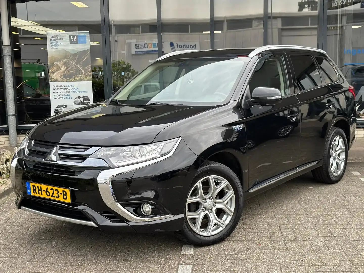Mitsubishi Outlander 2.0 PHEV Pure Zwart - 1