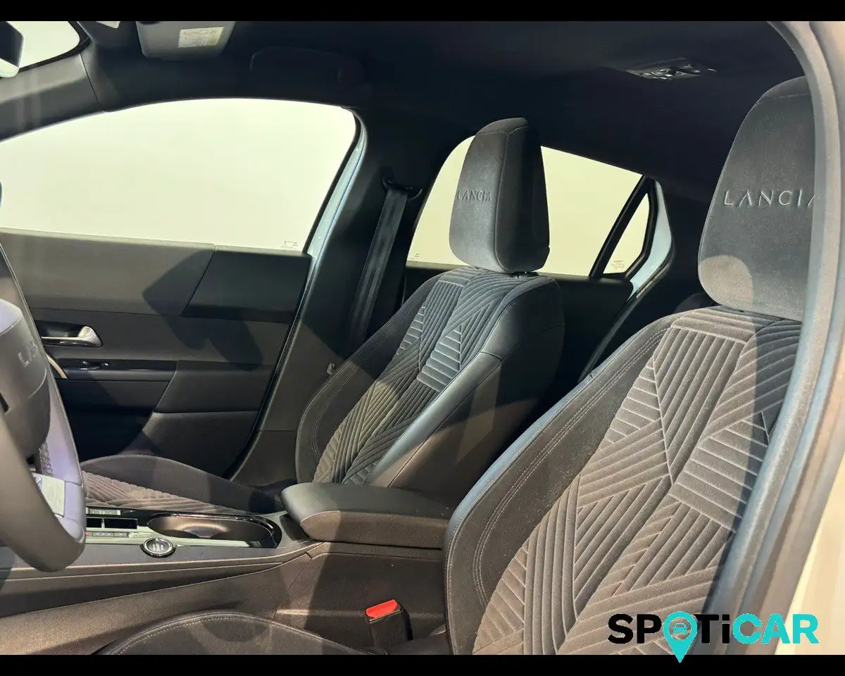 Lancia Ypsilon 2024 — фото 15