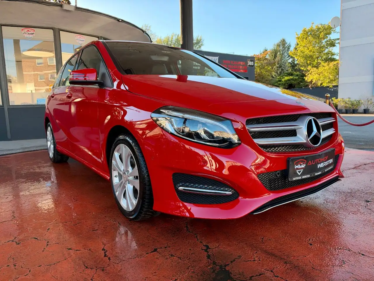 Mercedes-Benz B 180
