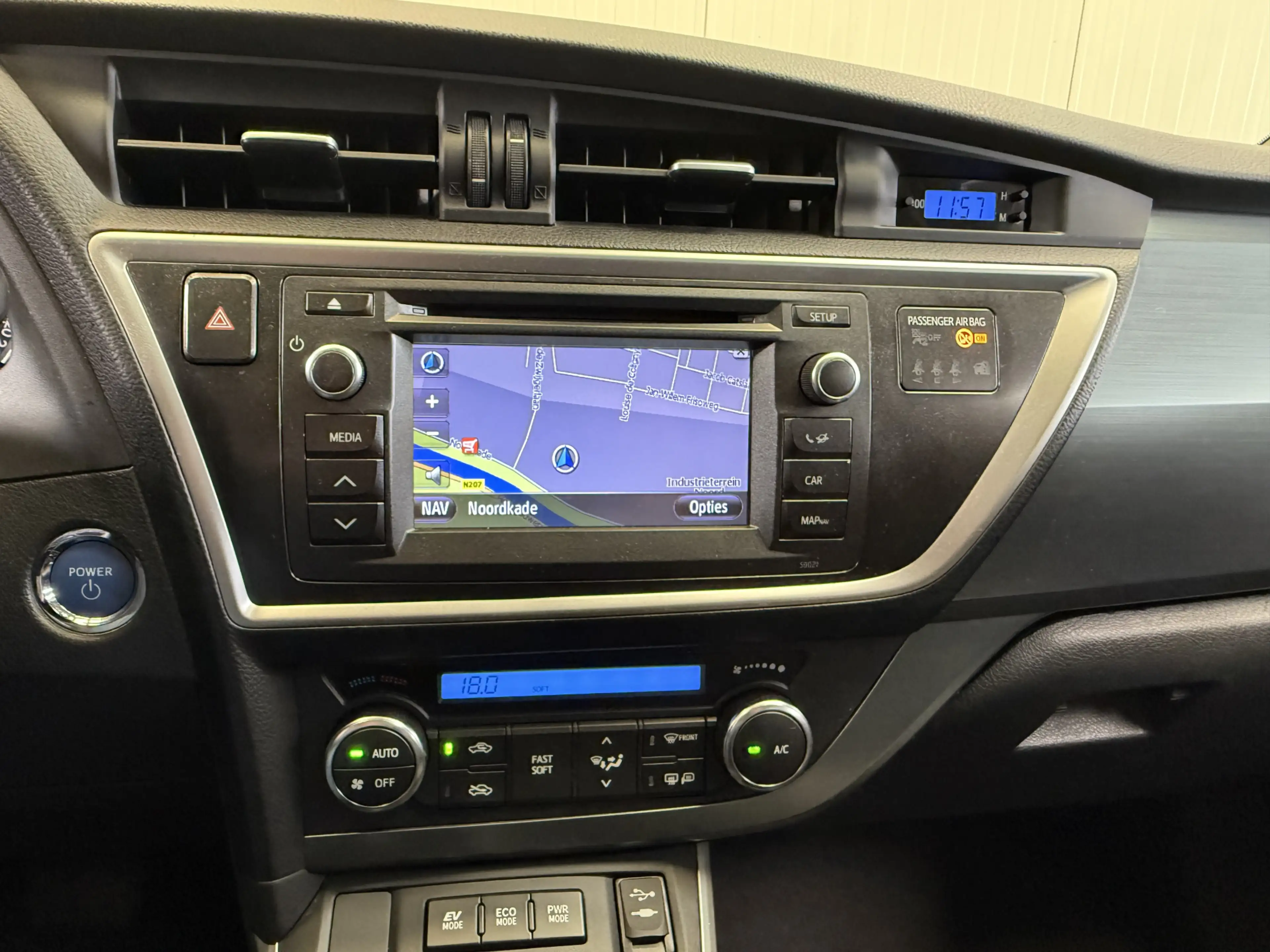 Toyota Auris 1.8 Hybrid Lease NAVI-PANORAMADAK-CAMERA-AIRCO/ECC — photo 8