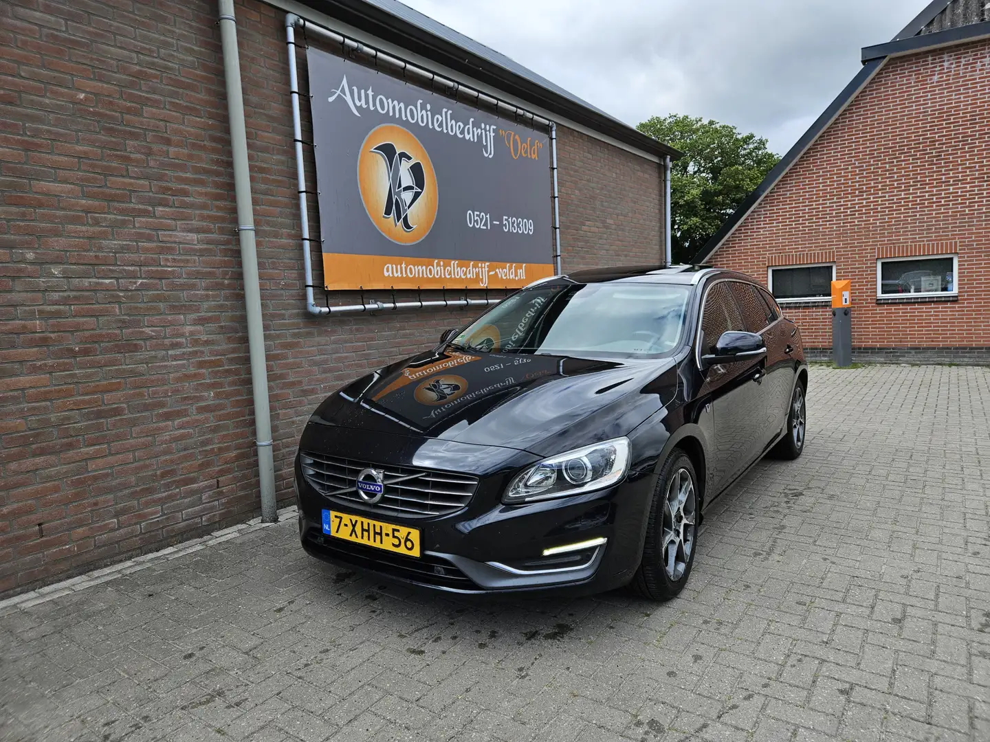 Volvo V60 2.0 D4 Ocean Race Zwart - 1
