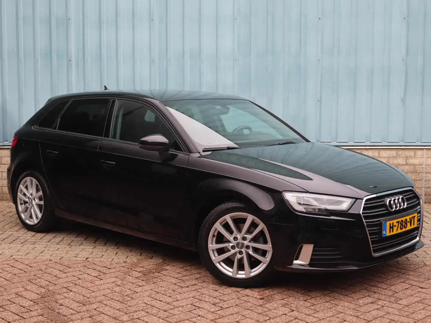 Audi A3 Sportback Advance 1.5 TFSI 150pk AUTOMAAT | NAVI | Zwart - 2