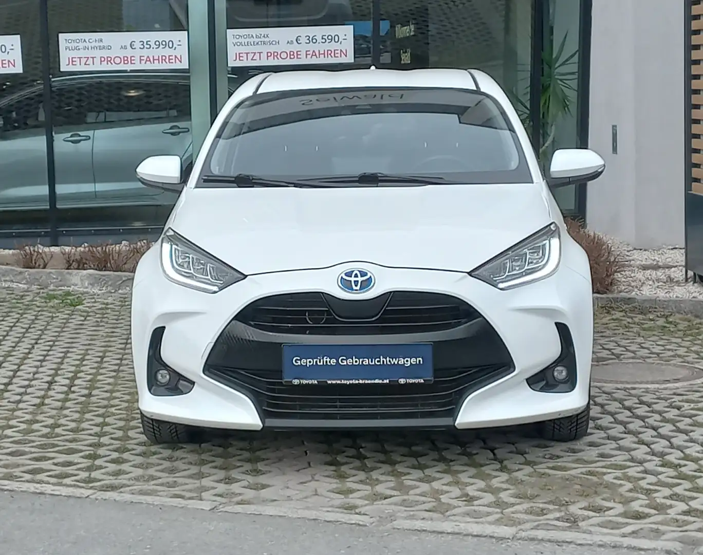 Toyota Yaris 1,5 Hybrid Design + Energypaket Weiß - 2