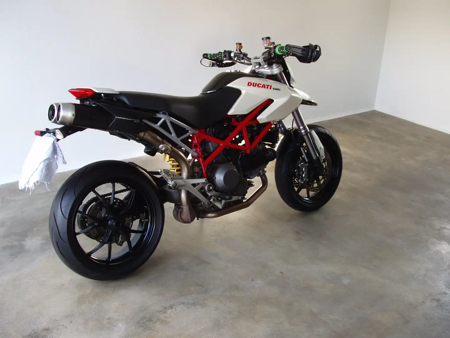 Ducati Hypermotard 1100 Biały - 1
