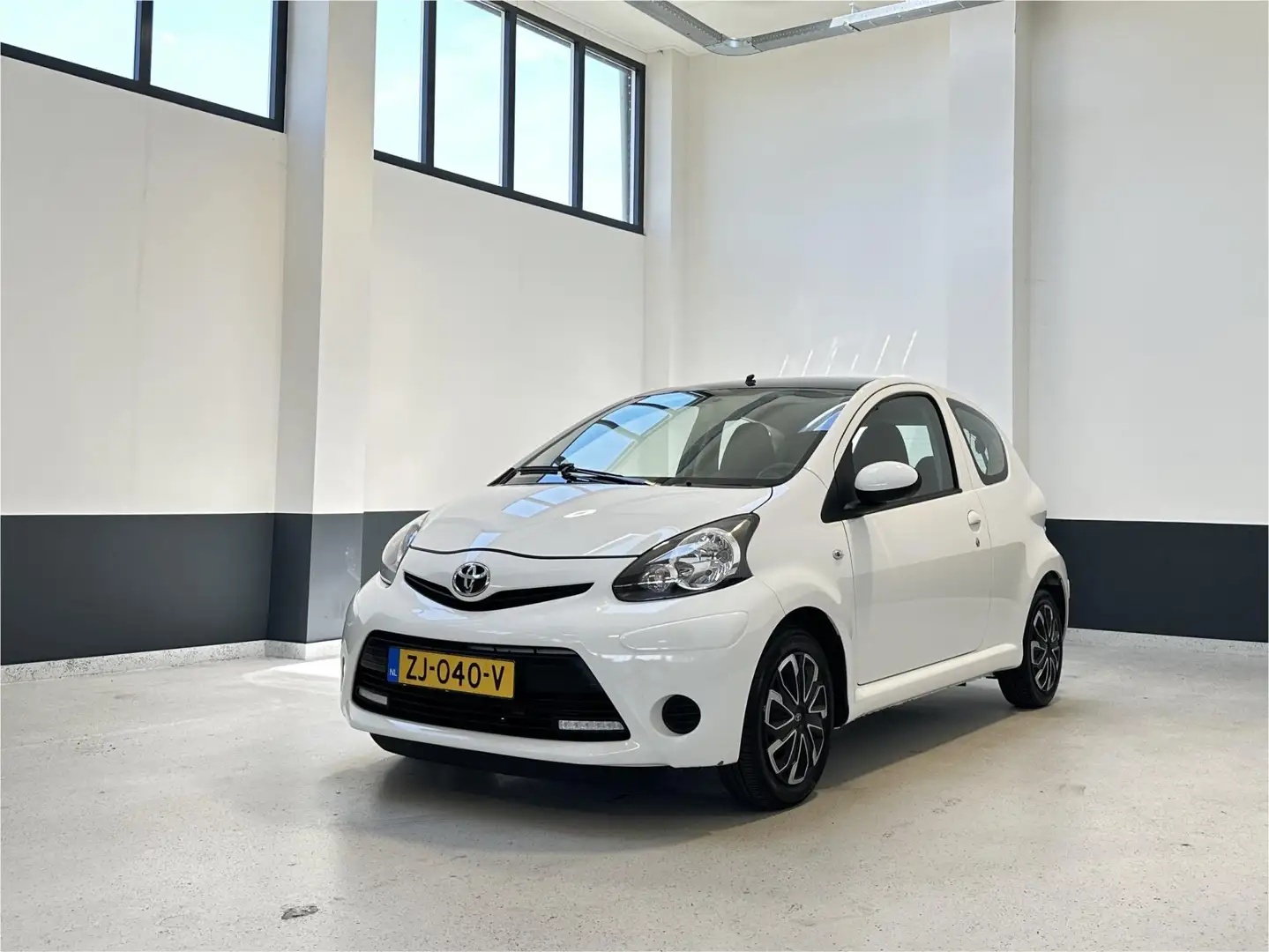 Toyota Aygo 1.0 VVT-i Access |Airco | Radio/CD | CV | Elec ram Wit - 2