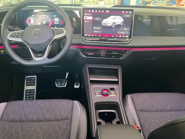 Volkswagen Tiguan view 3