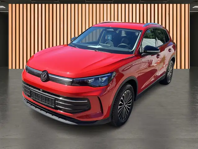 Volkswagen Tiguan view 2