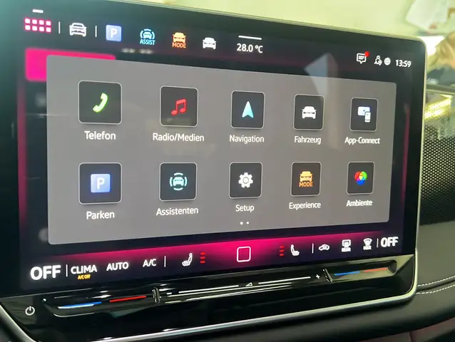 Volkswagen Tiguan view 12