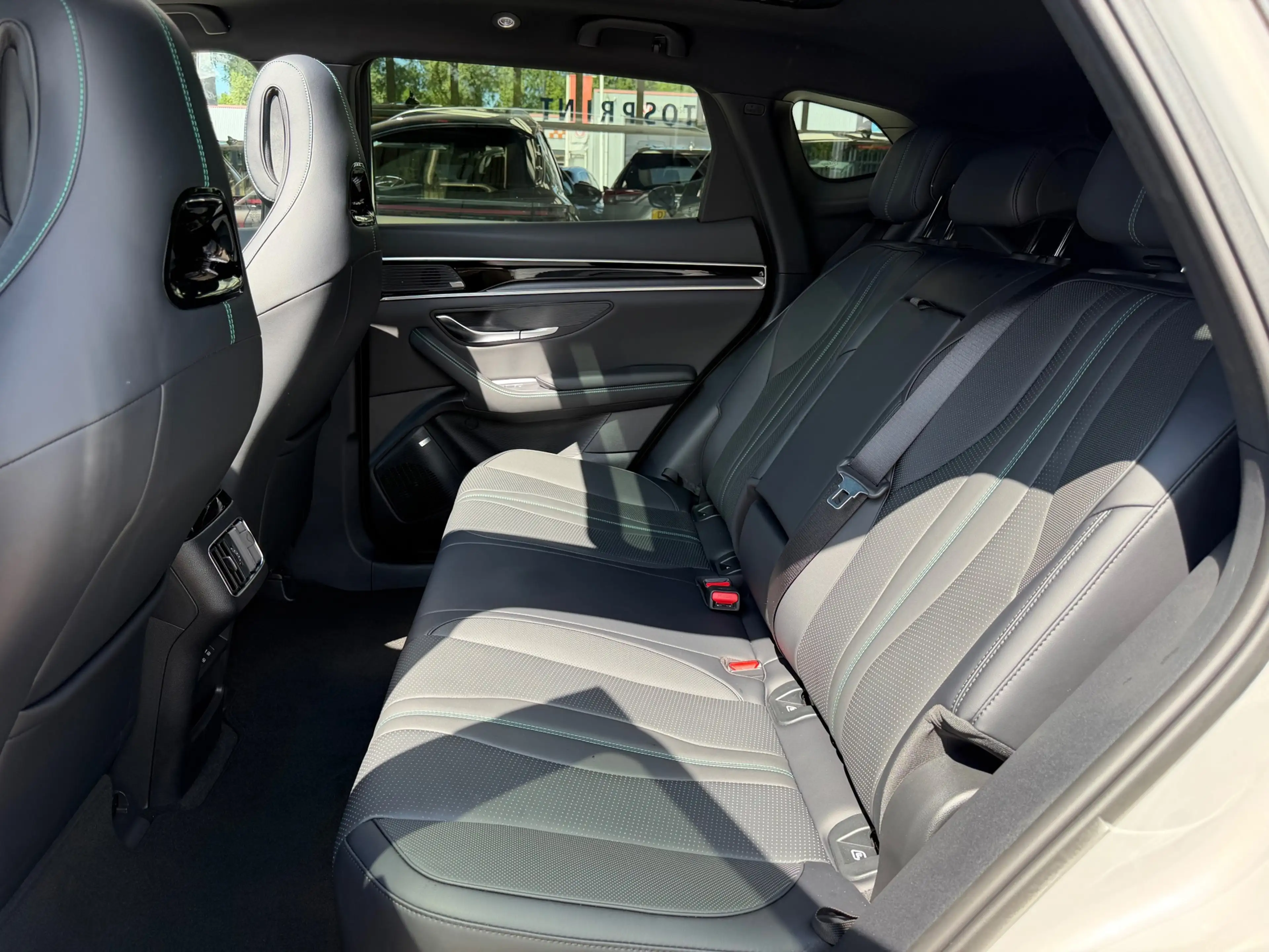 BYD Seal U 1.5 T DM-i AWD Design 4 WHEEL DRIVE 324PK GELIJK L — photo 12