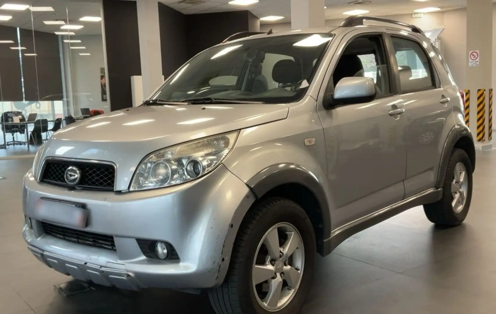 Daihatsu Terios 1.5 Hiro 4X4 Plateado - 1