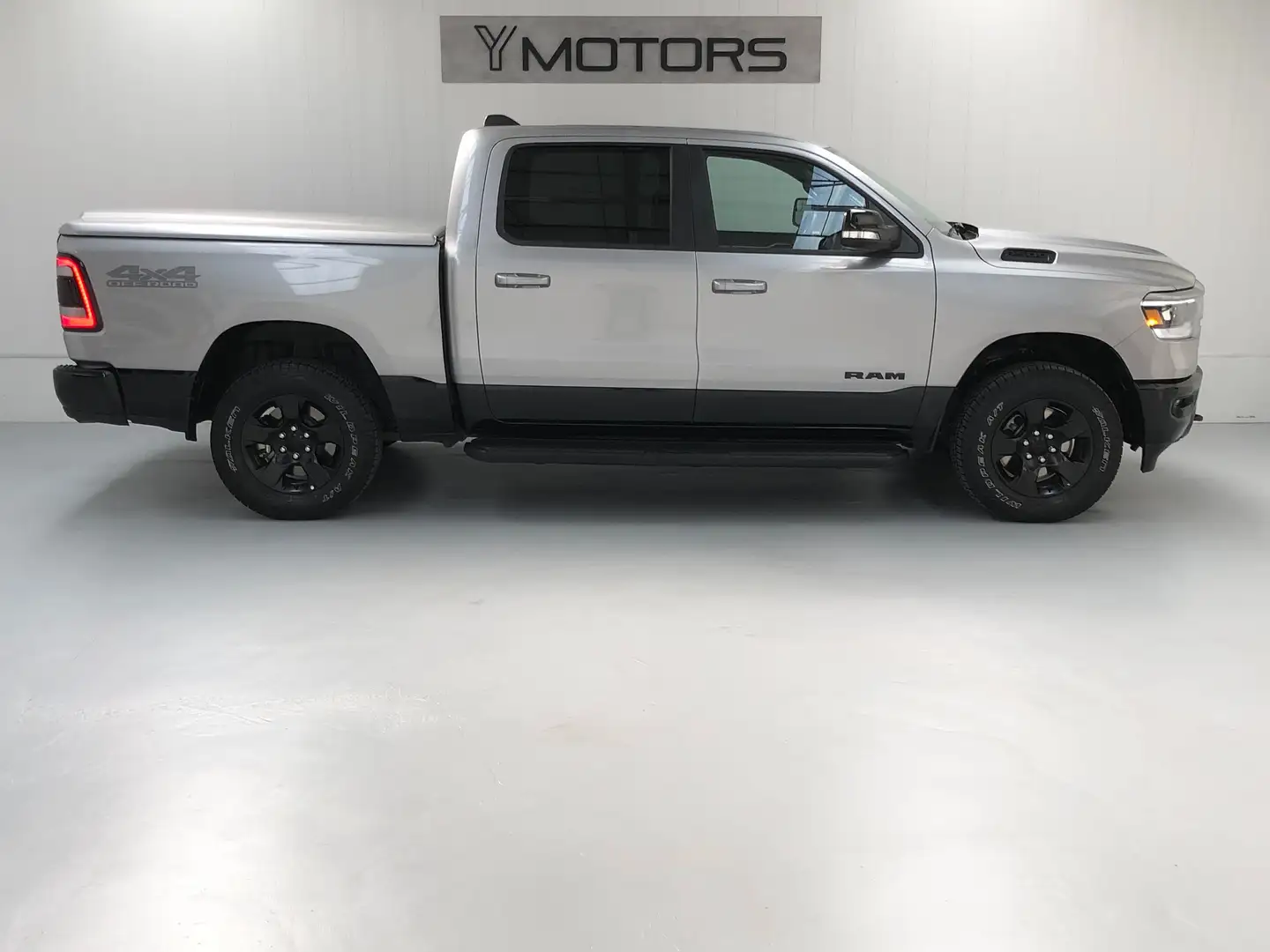 Dodge RAM 5.7i VENDU-VERKOCHT-SOLD! Gris - 2