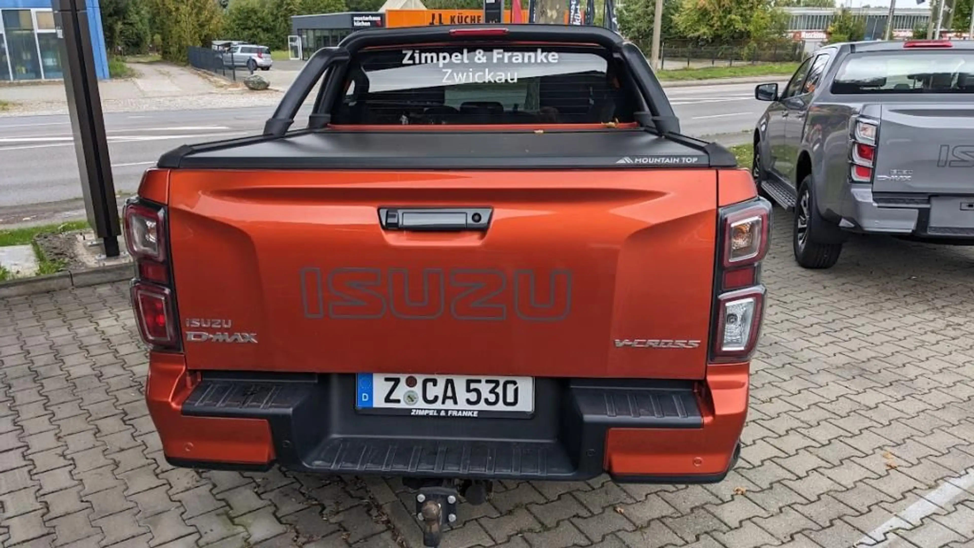 Isuzu D-Max Double Cab 4x4 V-Cross A/T Mountain Top Ro — photo 3