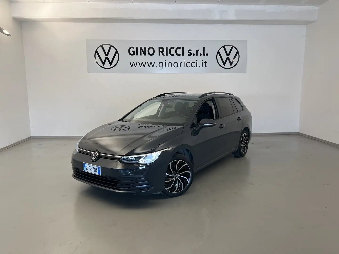 Volkswagen Golf Variant Variant 1.5 TGI Life Grijs - 1