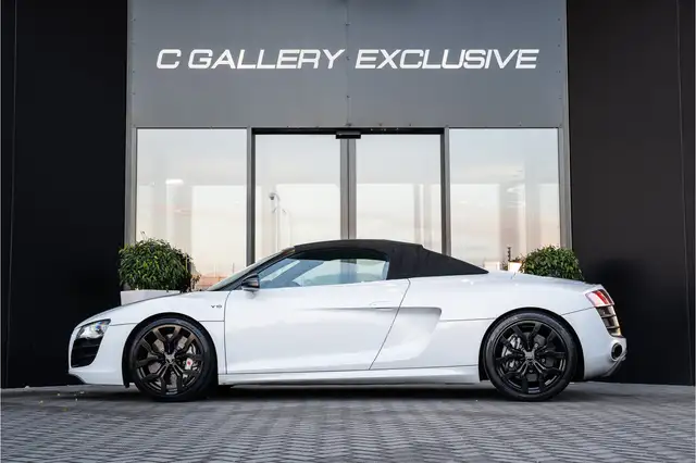 Audi R8 view 6