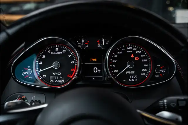 Audi R8 view 15