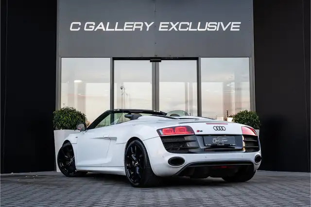 Audi R8 view 7