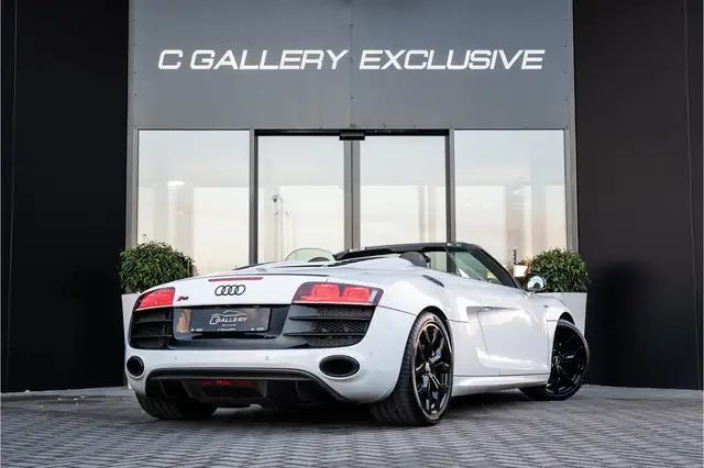 Audi R8 view 8