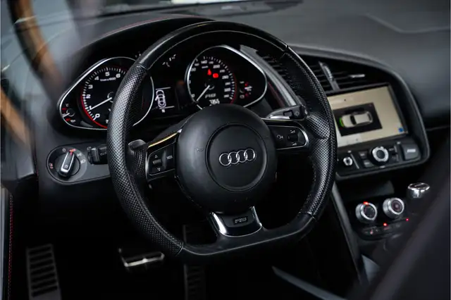Audi R8 view 13