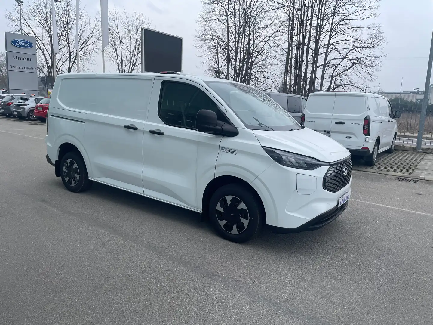 Ford E-Transit CUSTOM 320L1H1 VAN 64KWH/136CV TREND Blanco - 2