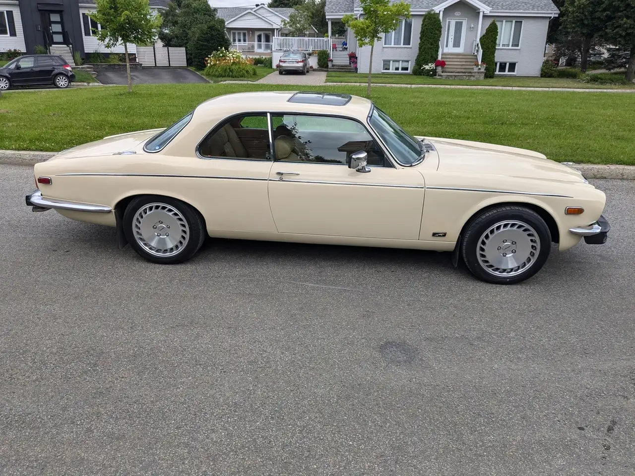 1976 Jaguar XJ12