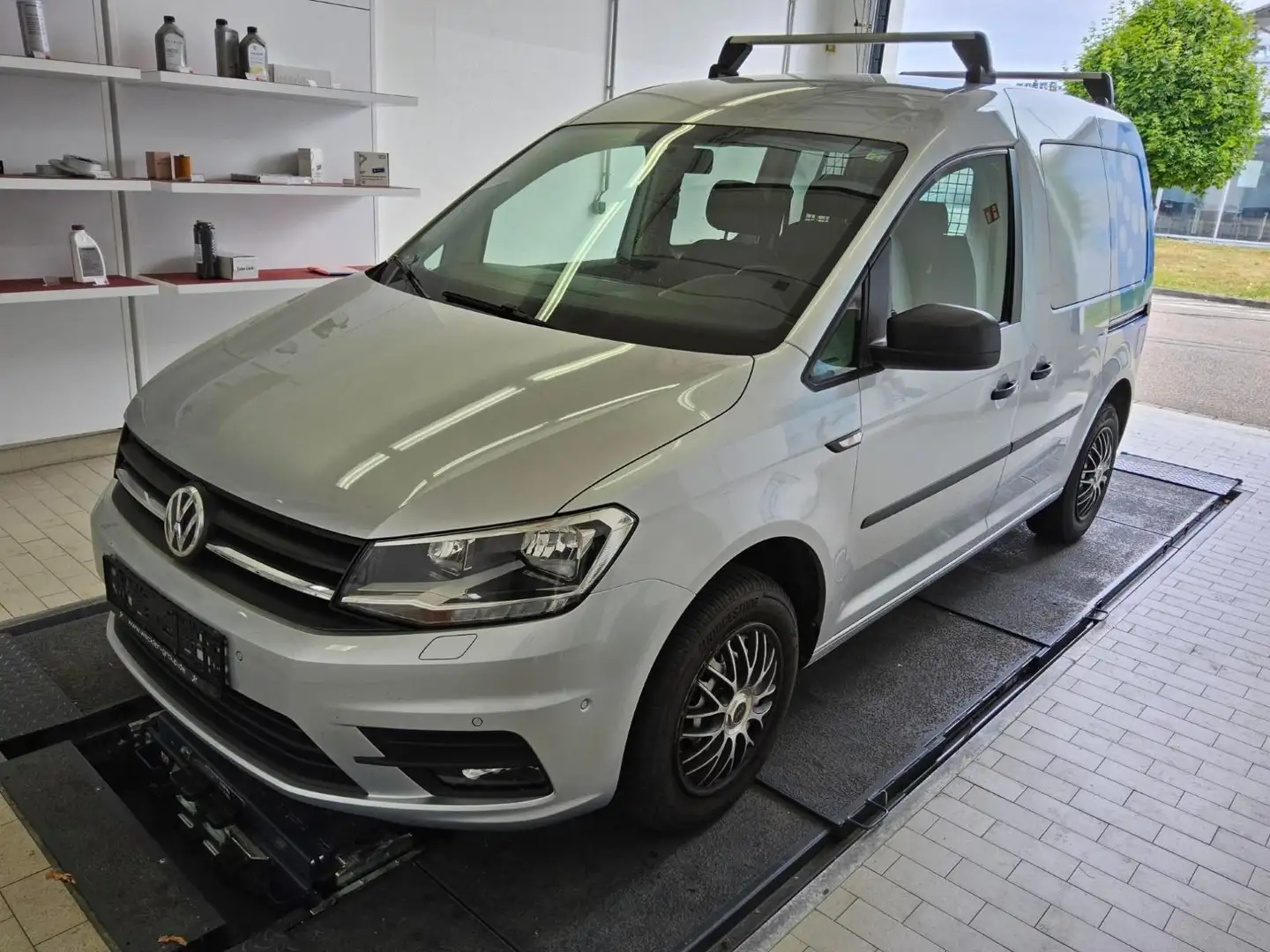 Volkswagen Caddy 2.0 TDI Kombi AHK LED ParkPilot Silber - 2