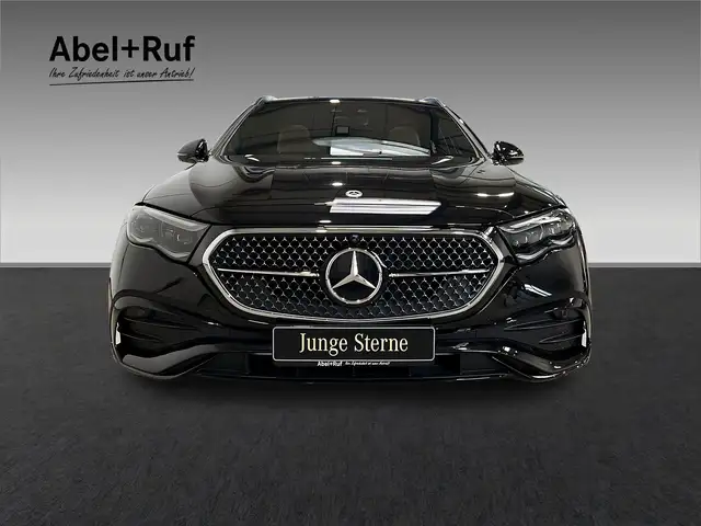 Mercedes-Benz 300 view 4